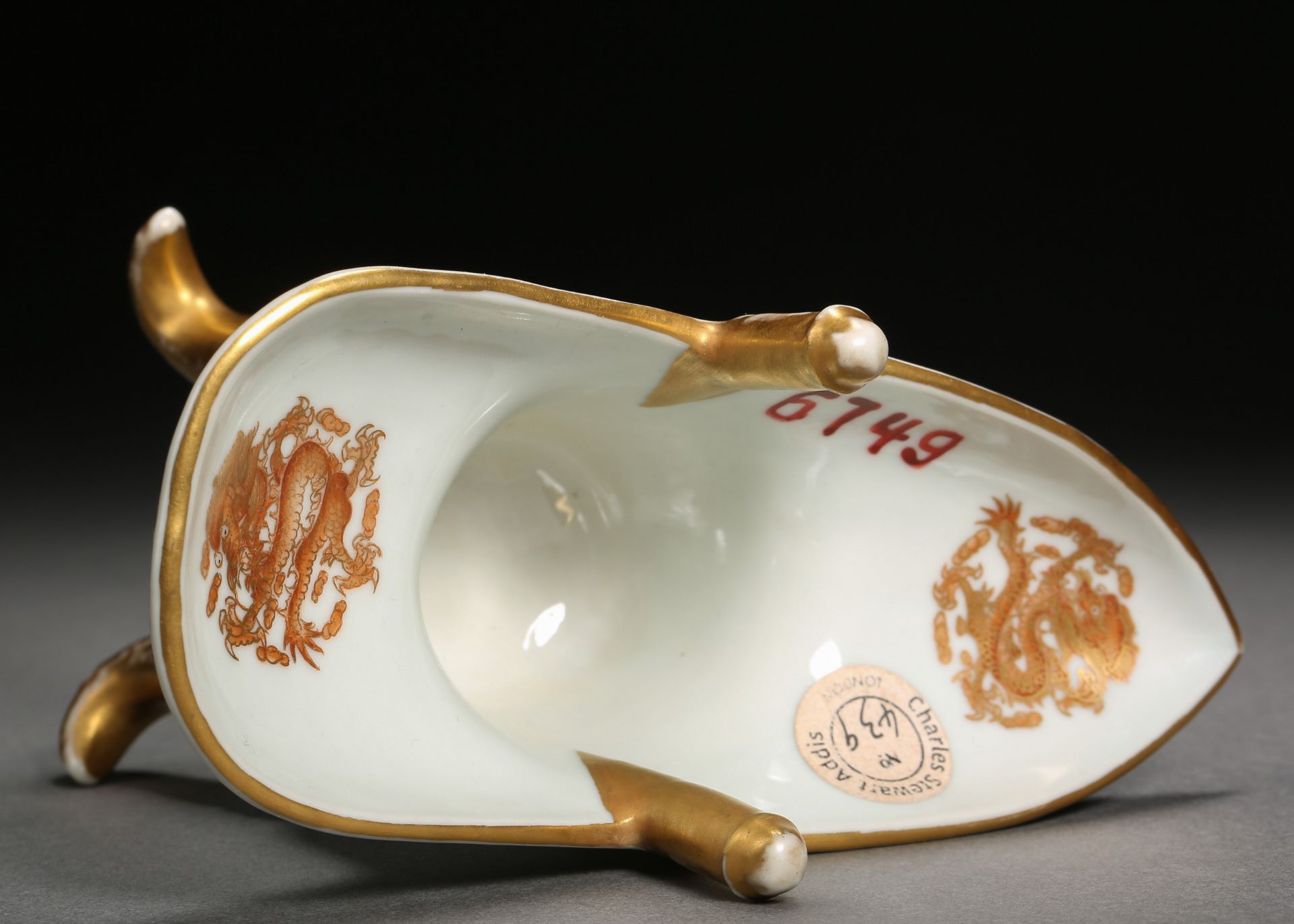 A Chinese Famille Rose and Gilt Wine Vessel Jue - Bild 6 aus 10