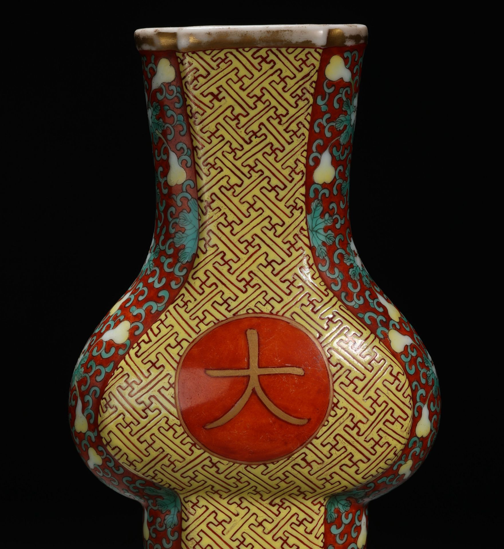 A Chinese Famille Rose Double Gourds Vase - Bild 2 aus 8