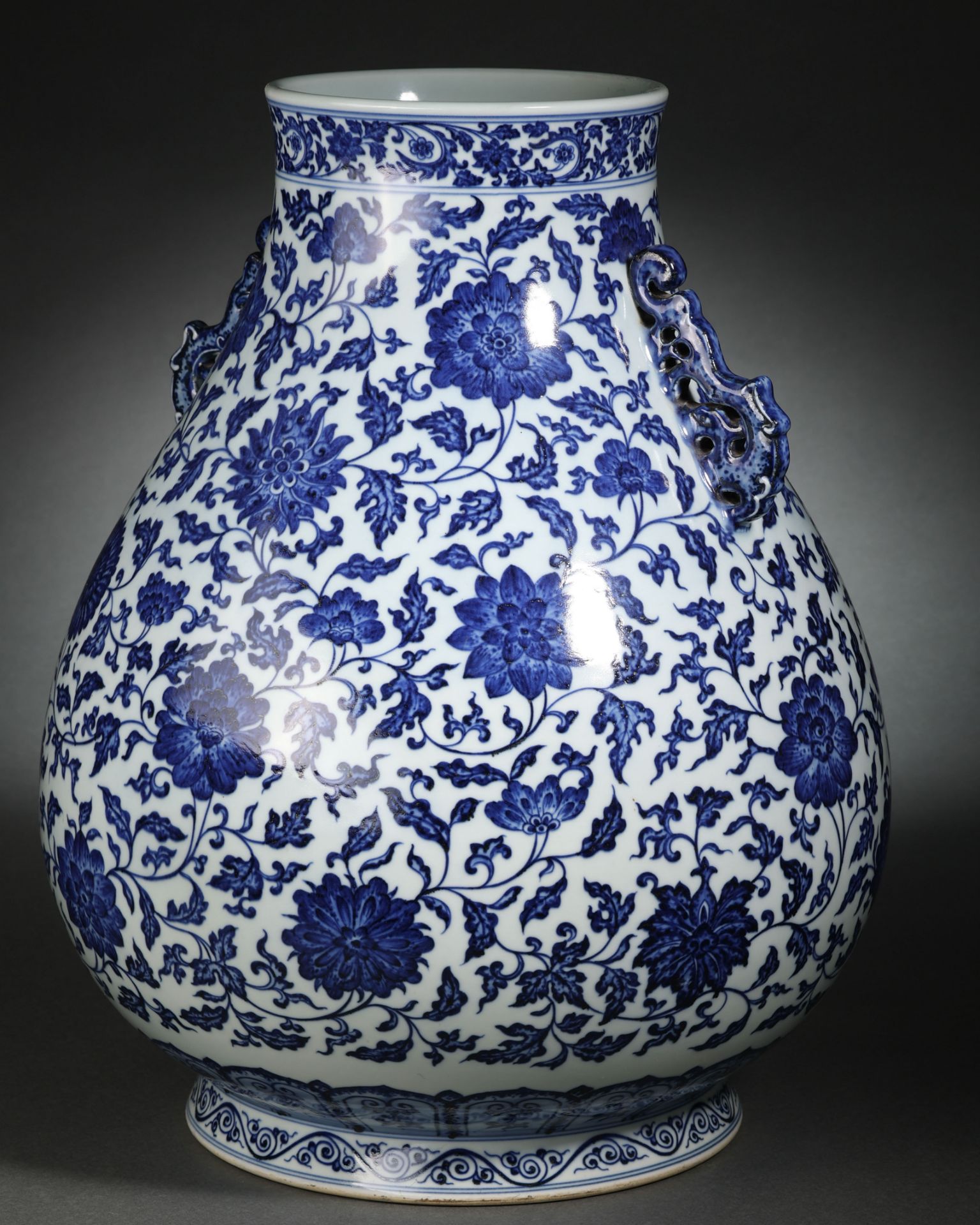 A Chinese Blue and White Floral Scrolls Zun Vase - Image 6 of 13