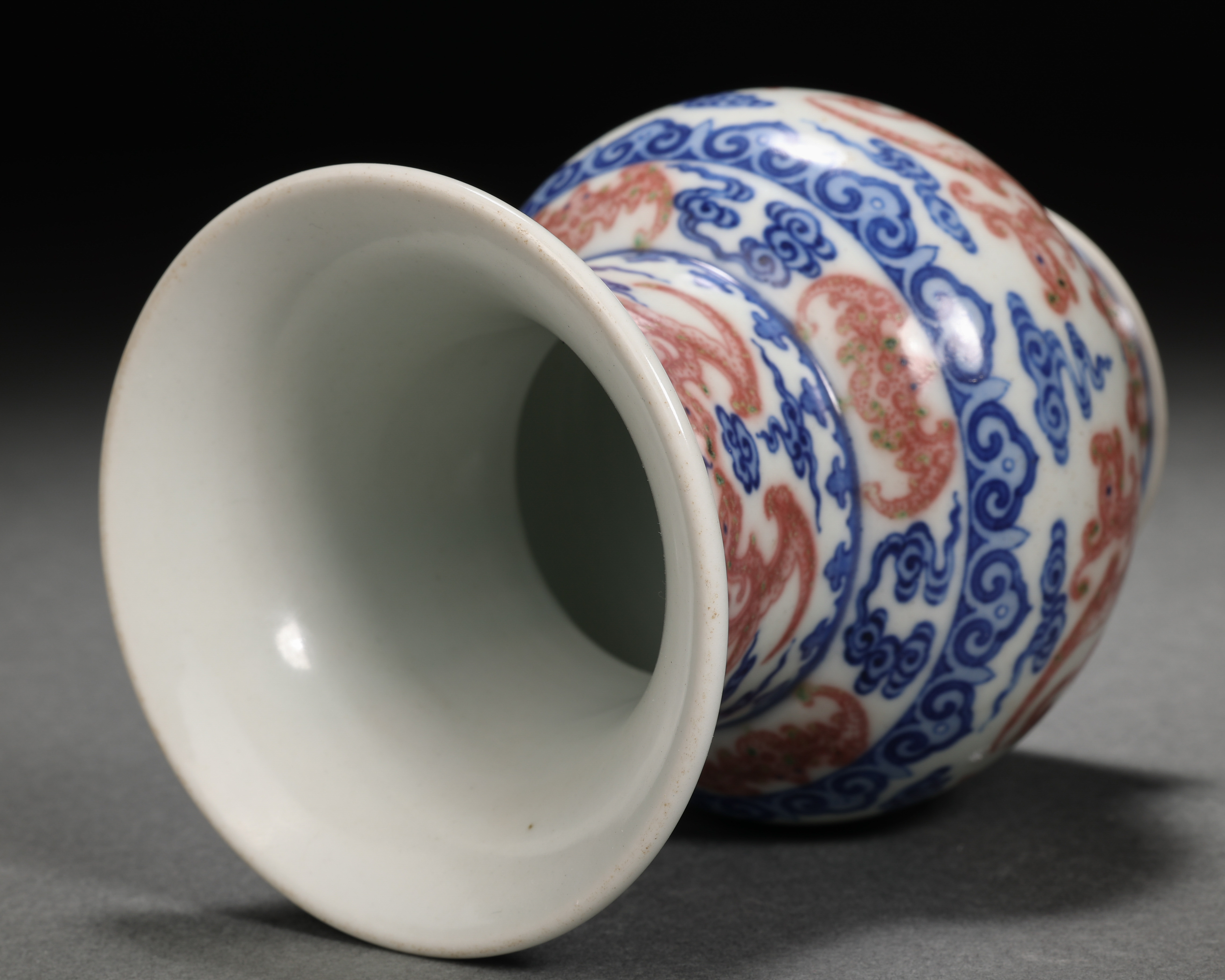 A Chinese Under glaze Blue and Copper Red Phoenix Spitton - Image 8 of 10