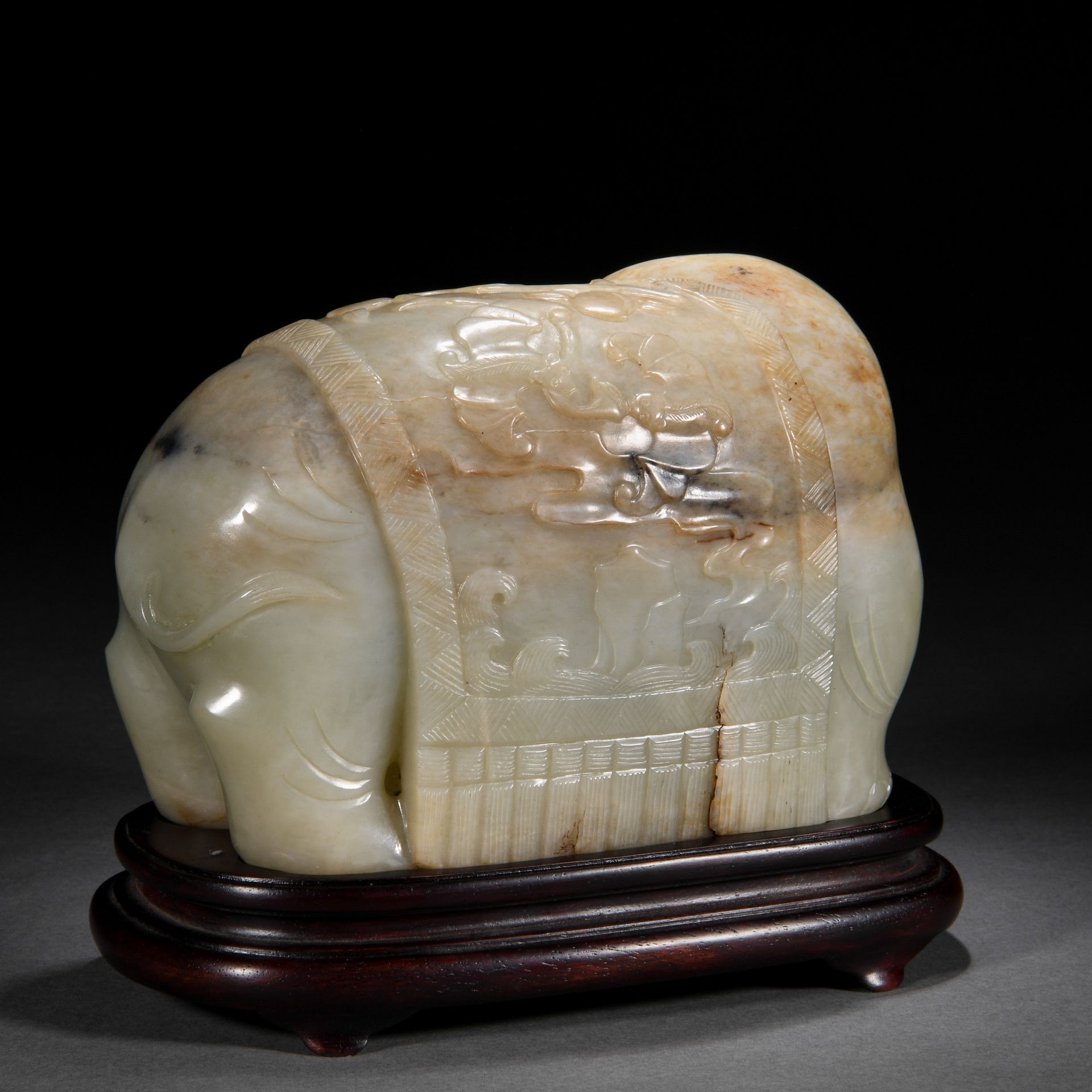 A Chinese Carved Jade Elephant - Bild 4 aus 7