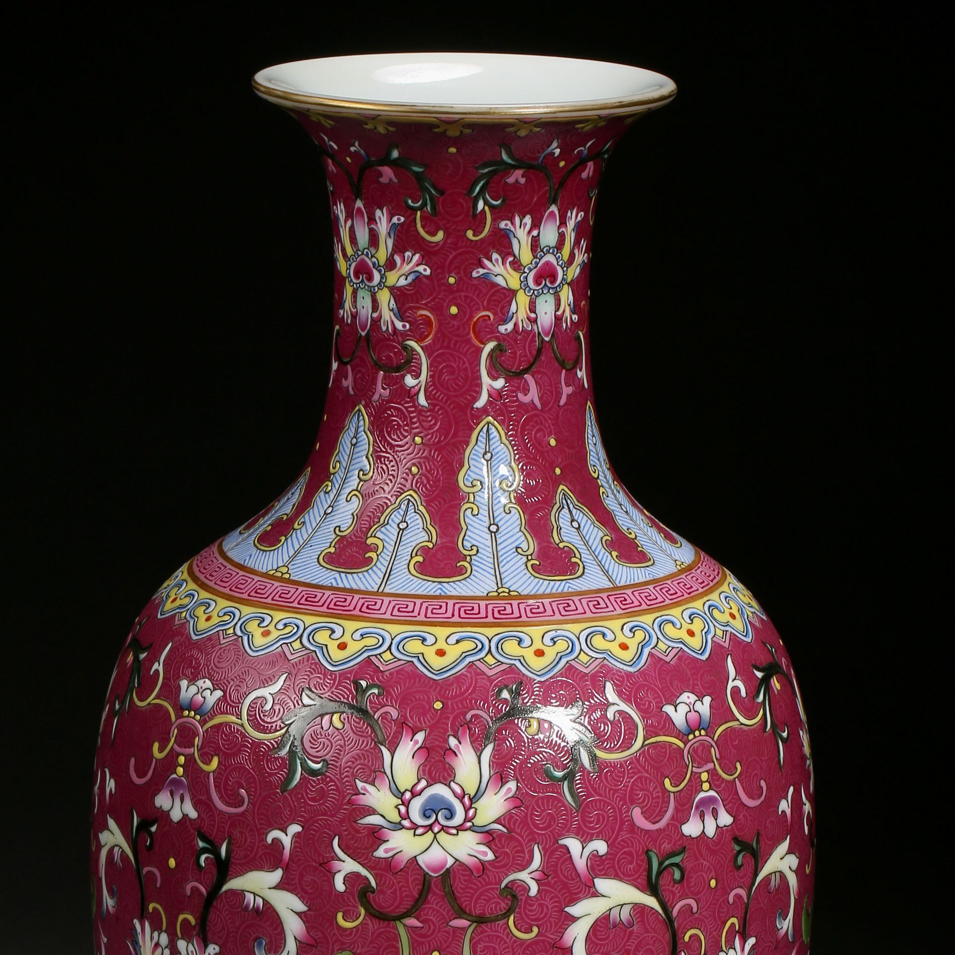 A Chinese Yangcai Glaze Florette Vase - Bild 2 aus 9