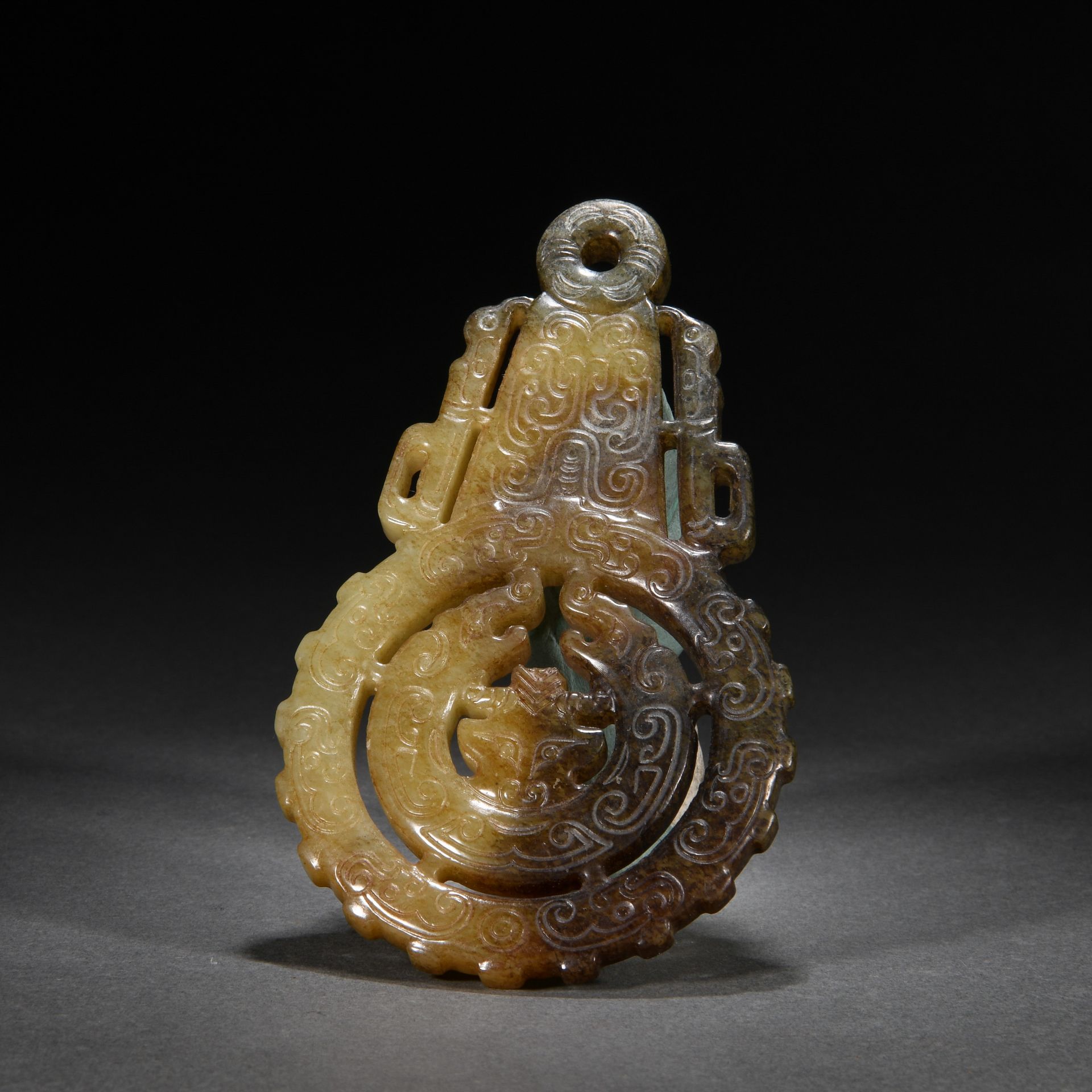 A Chinese Carved Jade Ornament - Image 2 of 8