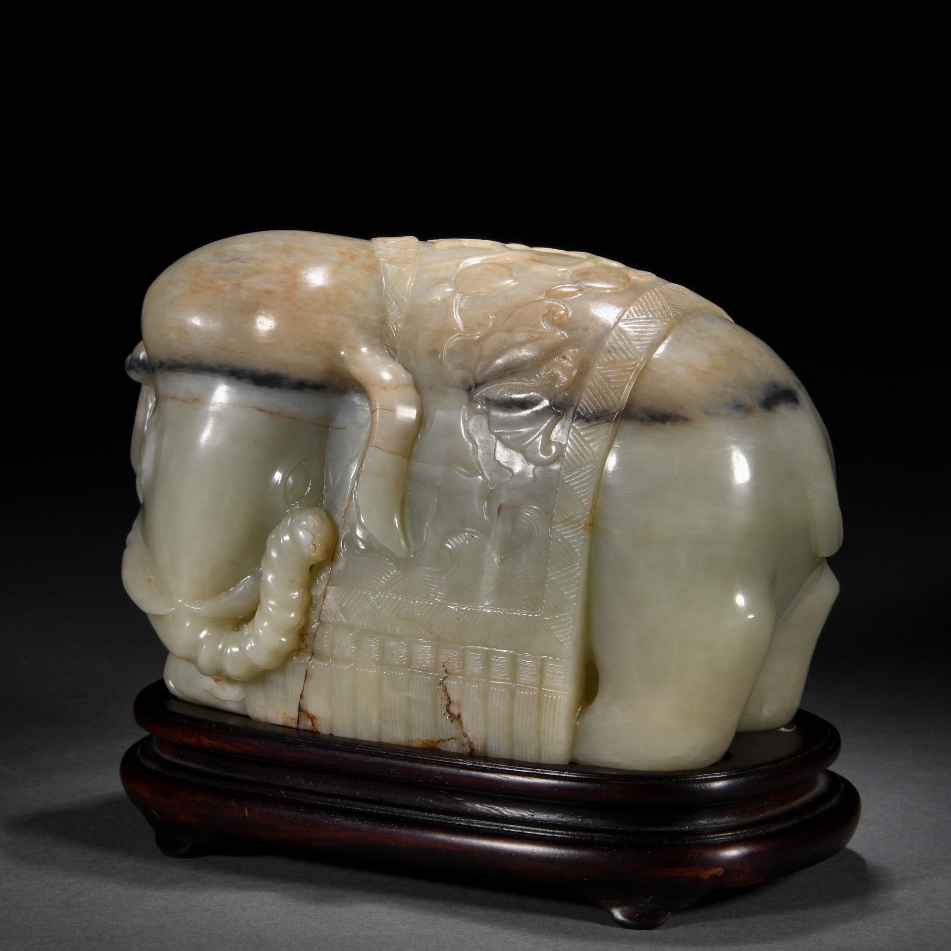 A Chinese Carved Jade Elephant - Bild 3 aus 7