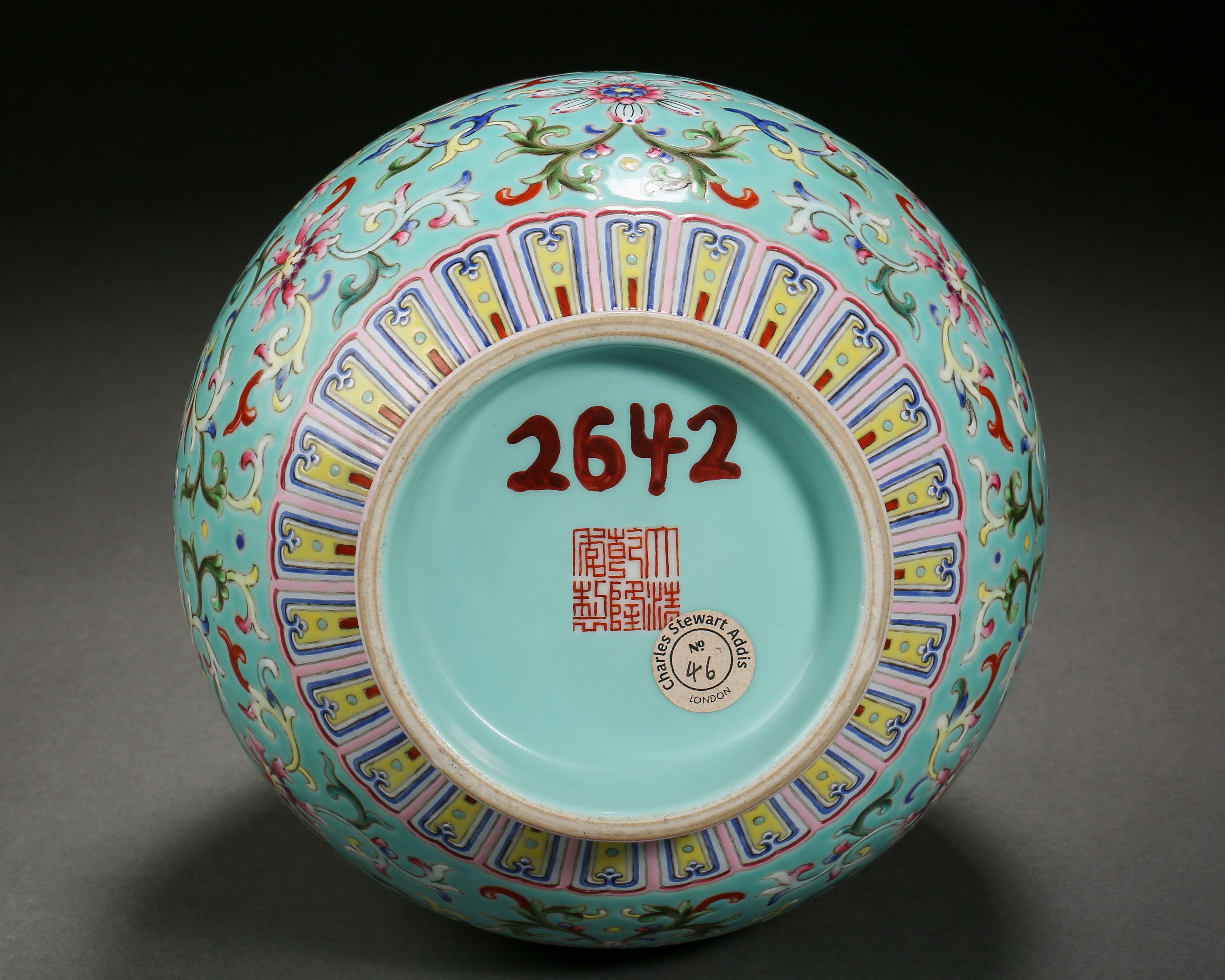 A Chinese Turquoise Ground and Famille Rose Chilong Vase - Image 9 of 10