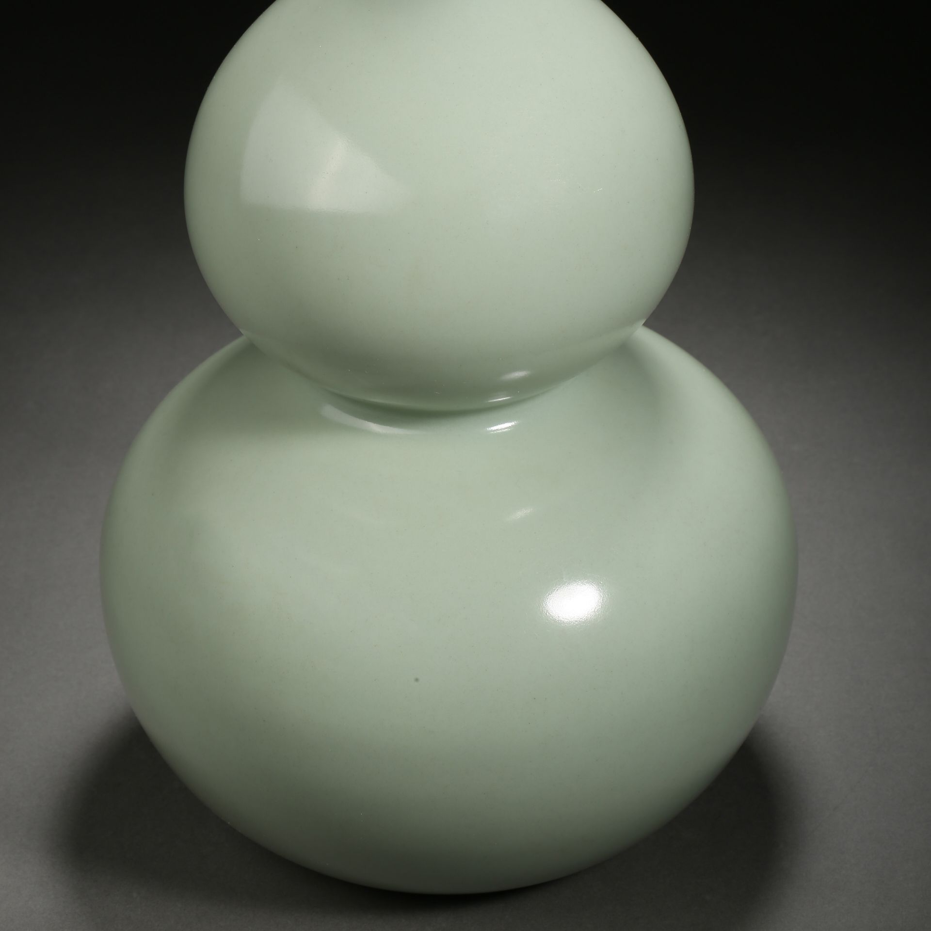 A Chinese Celadon Glaze Double Gourds Vase - Bild 3 aus 7