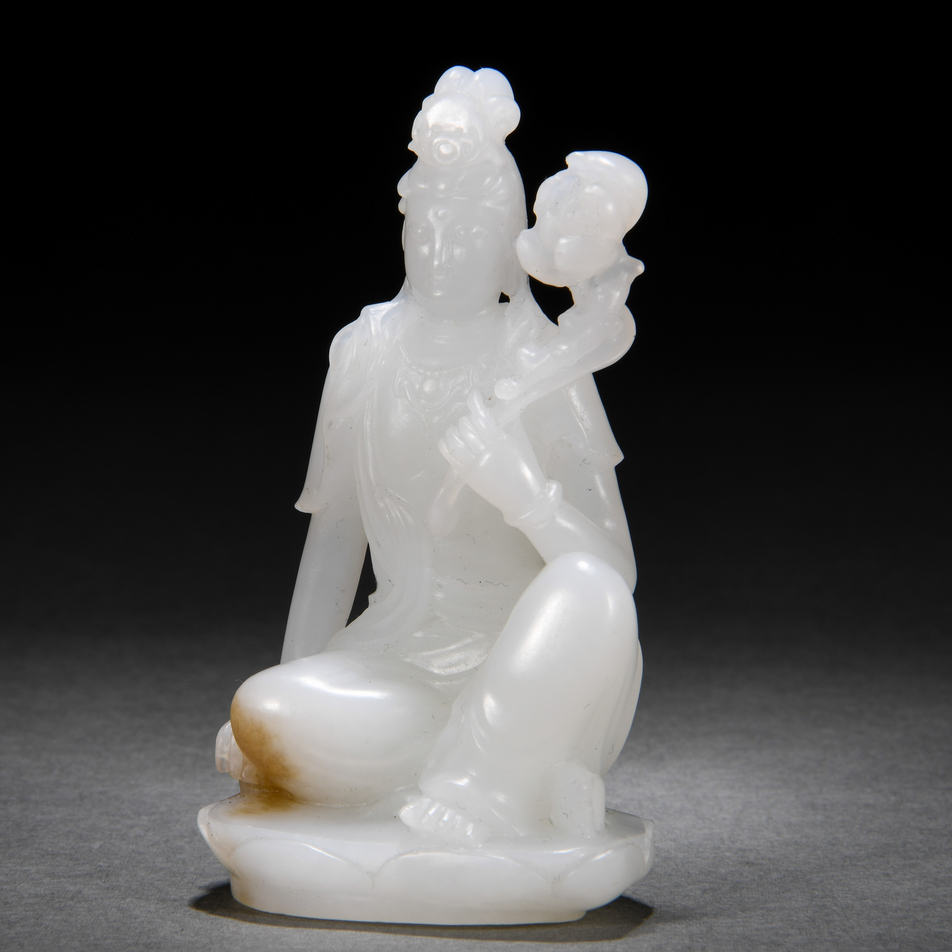 A Chinese Carved White Jade Seated Guanyin - Image 6 of 9