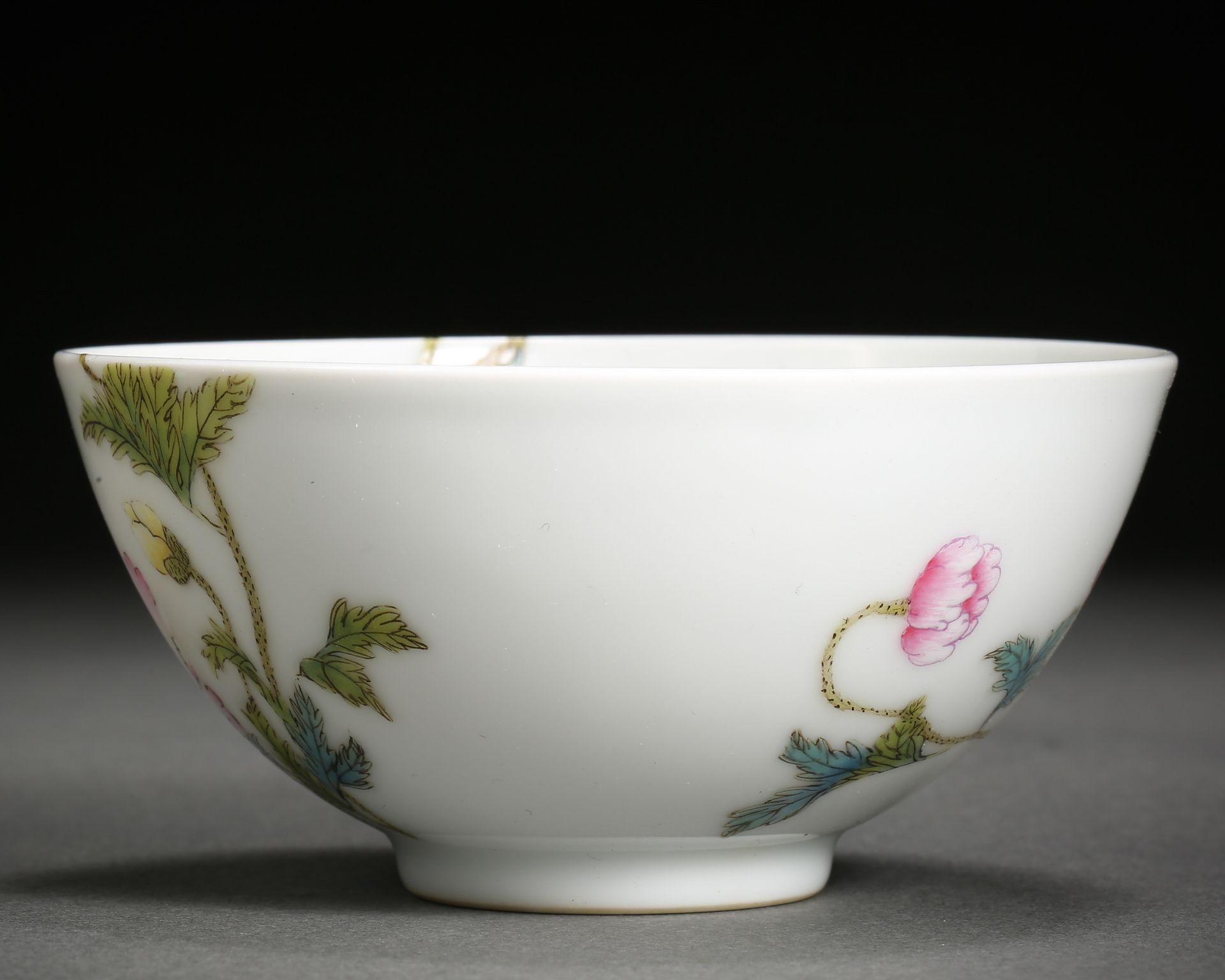 A Chinese Falangcai Florette Bowl Yongzheng Mark - Bild 3 aus 7