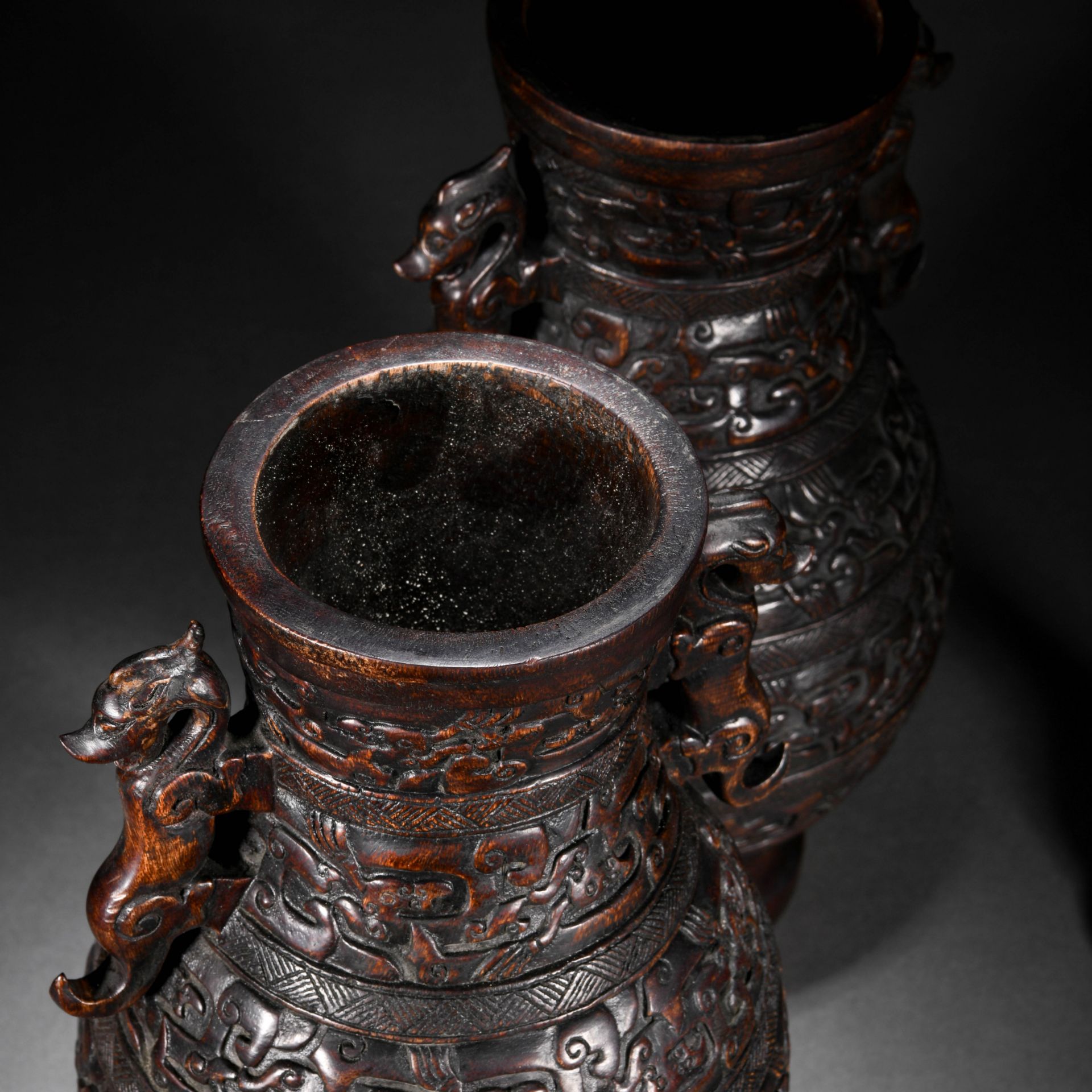 Pair Chinese Carved Rosewood Chilong Vases - Bild 10 aus 12