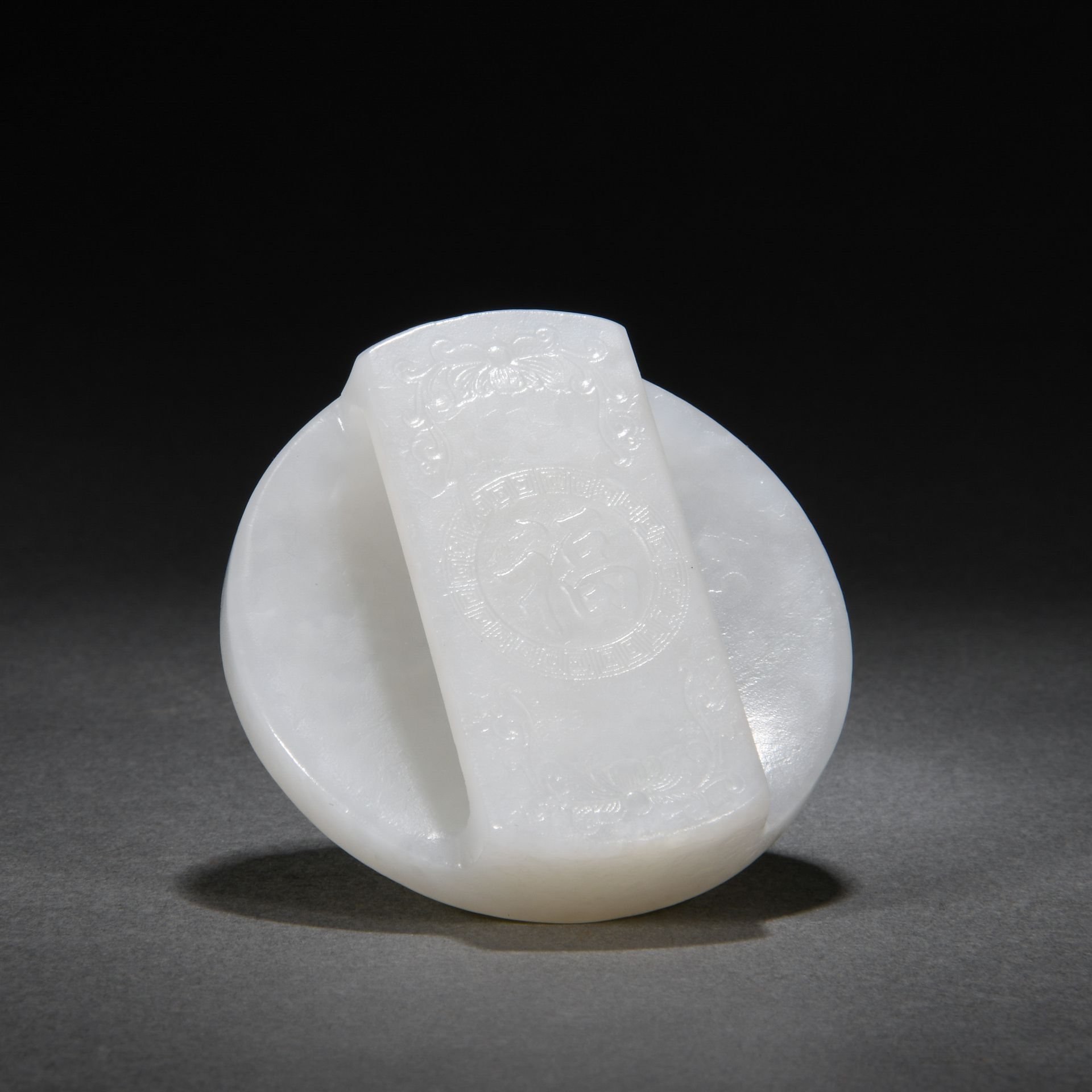 A Chinese Carved White Jade Belthook - Image 5 of 7