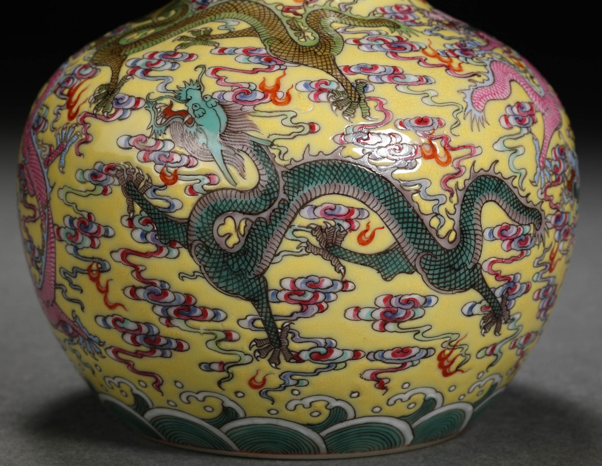 A Chinese Famille Rose and Gilt Double Gourds Vase - Bild 4 aus 11