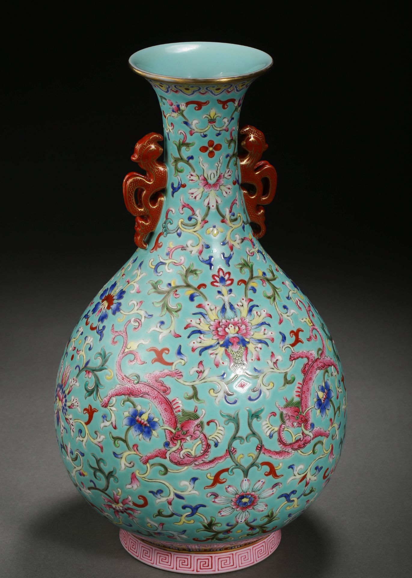A Chinese Turquoise Ground and Famille Rose Chilong Vase - Bild 3 aus 10