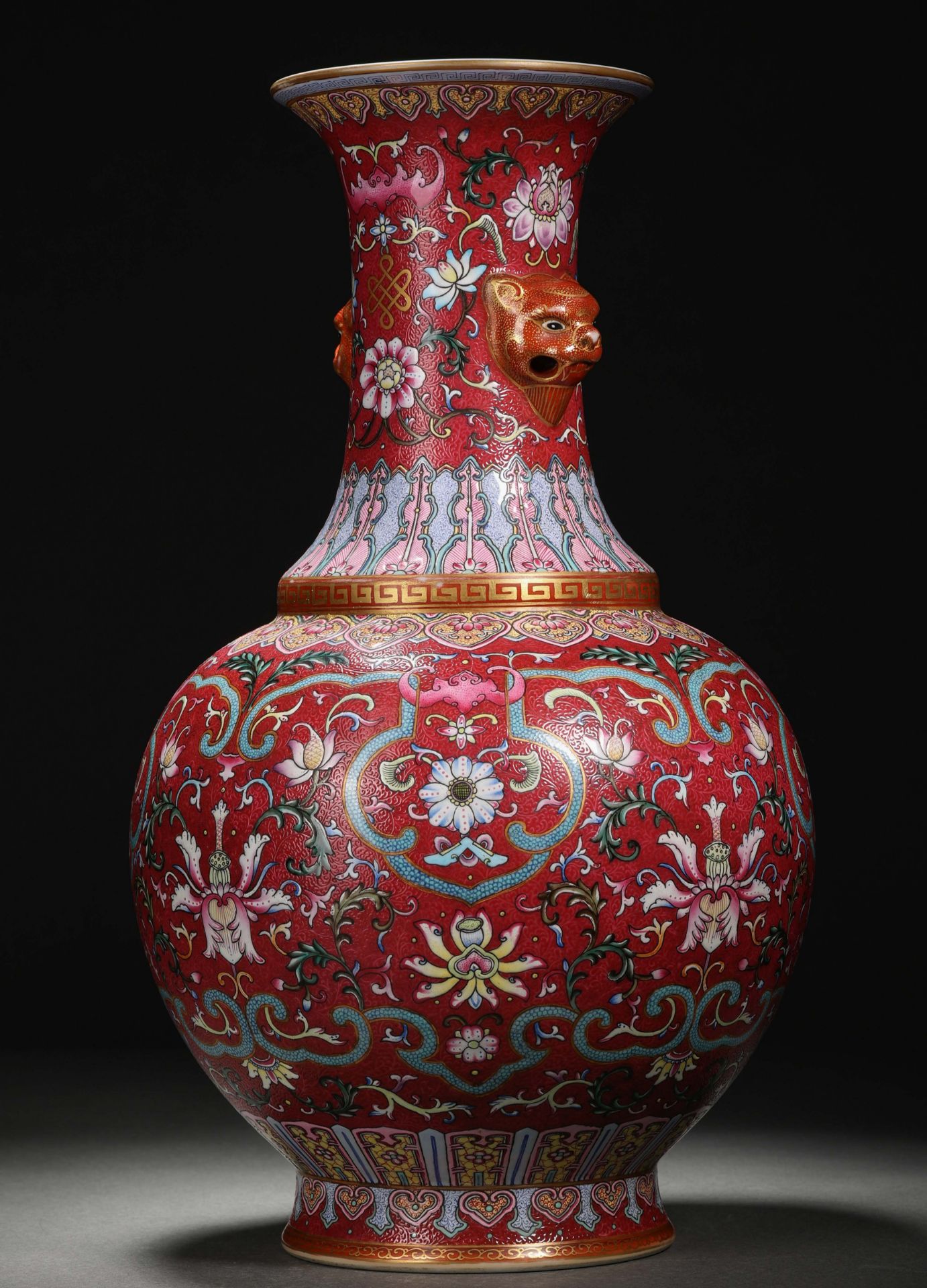 A Chinese Famille Rose Lotus Scrolls Vase - Bild 5 aus 10