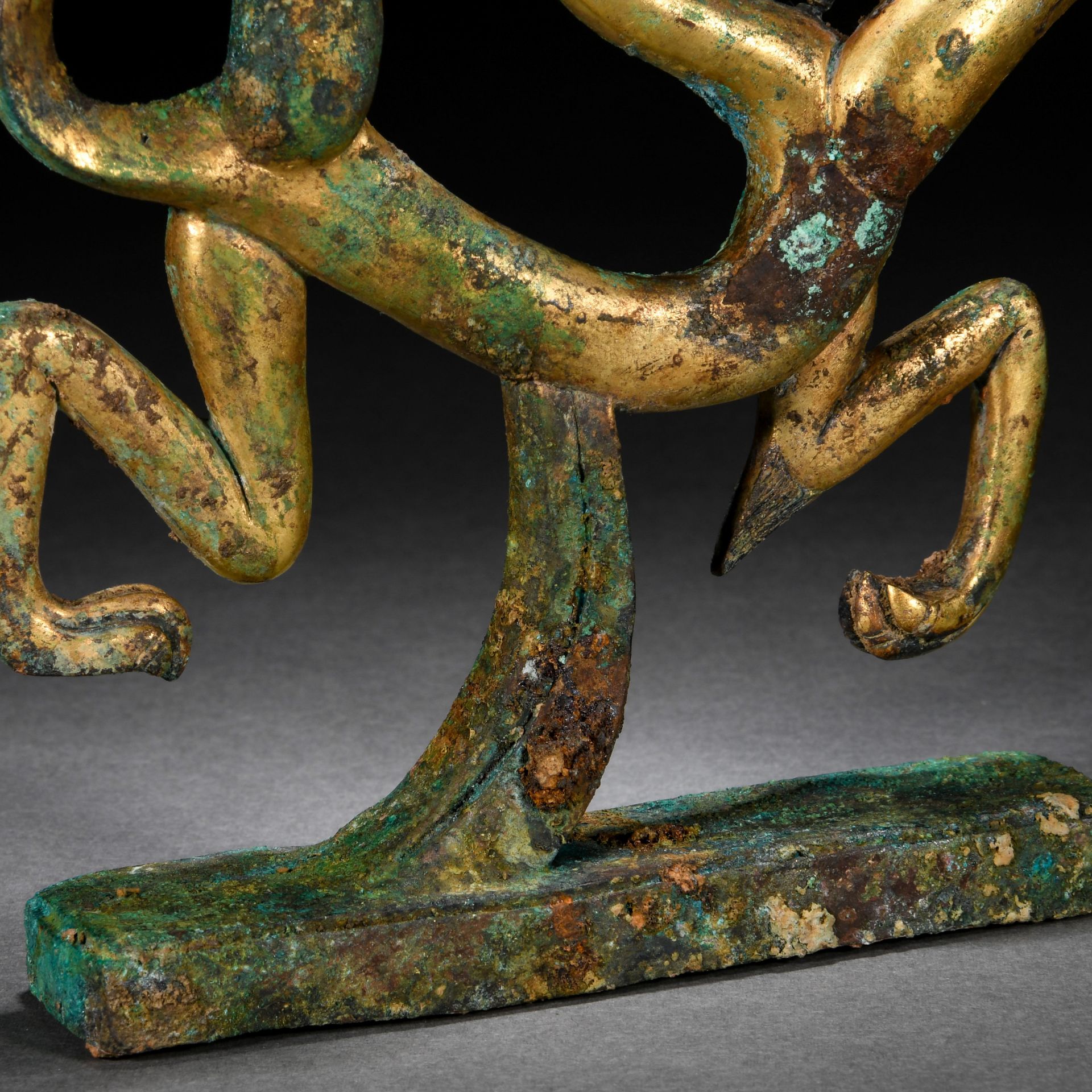 A Chinese Bronze-gilt Mythical Beast - Bild 4 aus 7