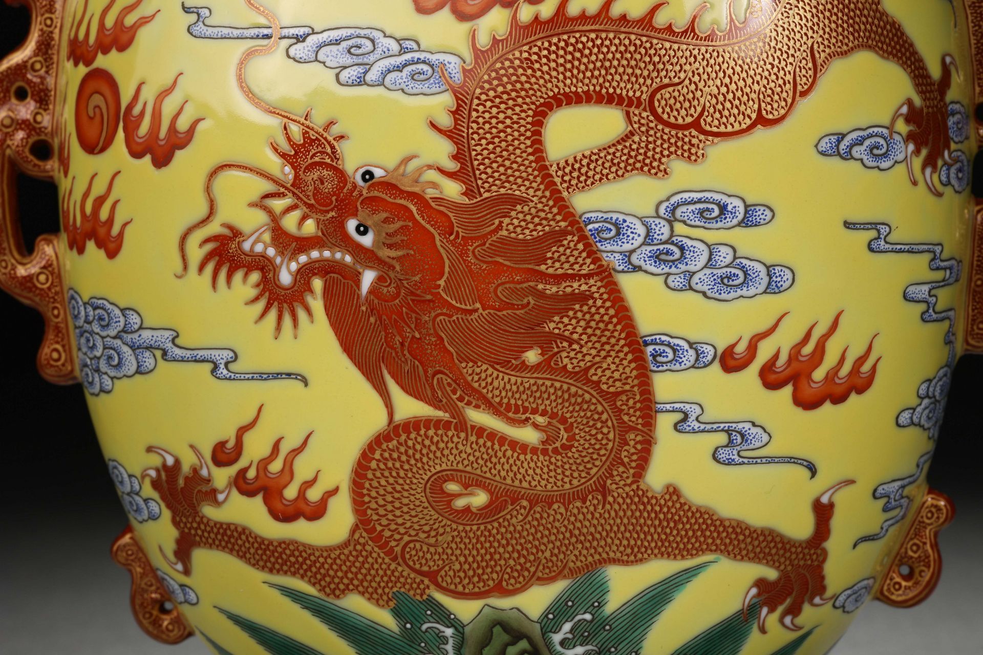 A Chinese Falangcai and Gilt Dragon Vase - Image 2 of 13