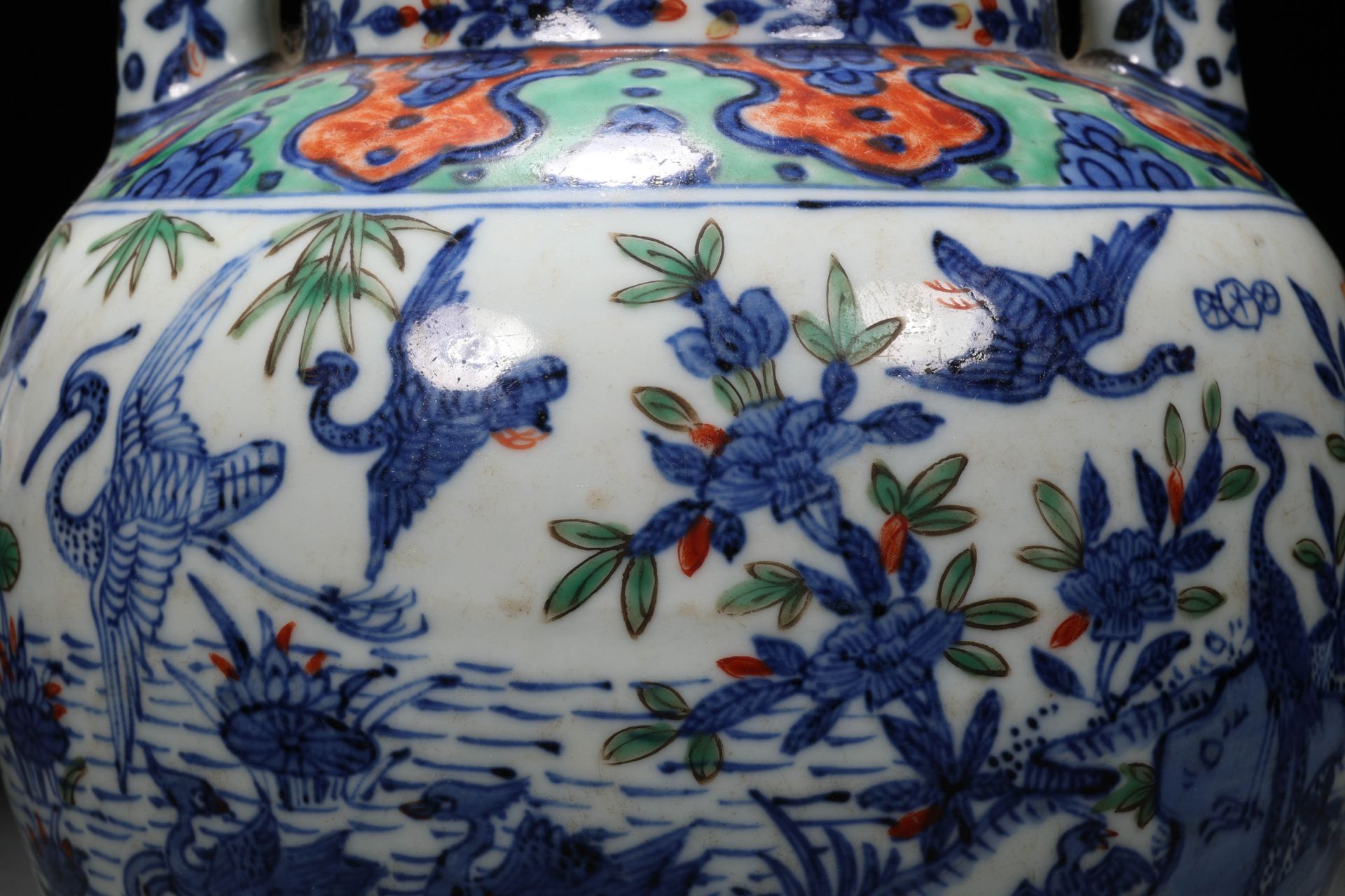A Chinese Famille Verte Lotus Pond Teapot - Bild 2 aus 12