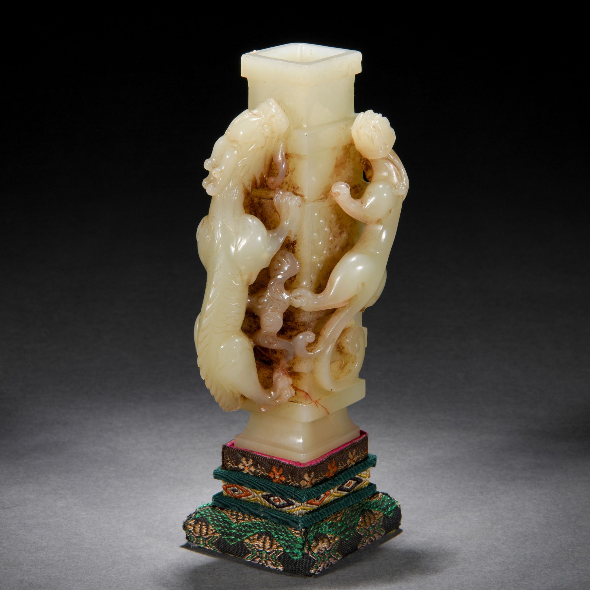 A Chinese Carved Jade Beast Decoration - Image 7 of 10