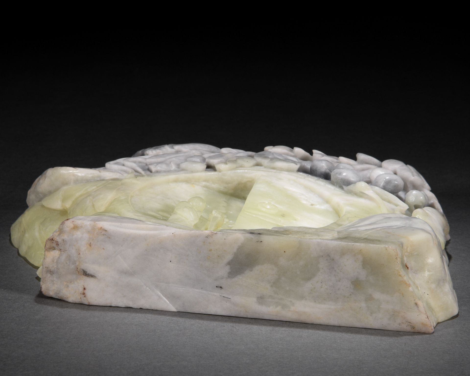 A Chinese Carved Jade Decoration - Image 8 of 8