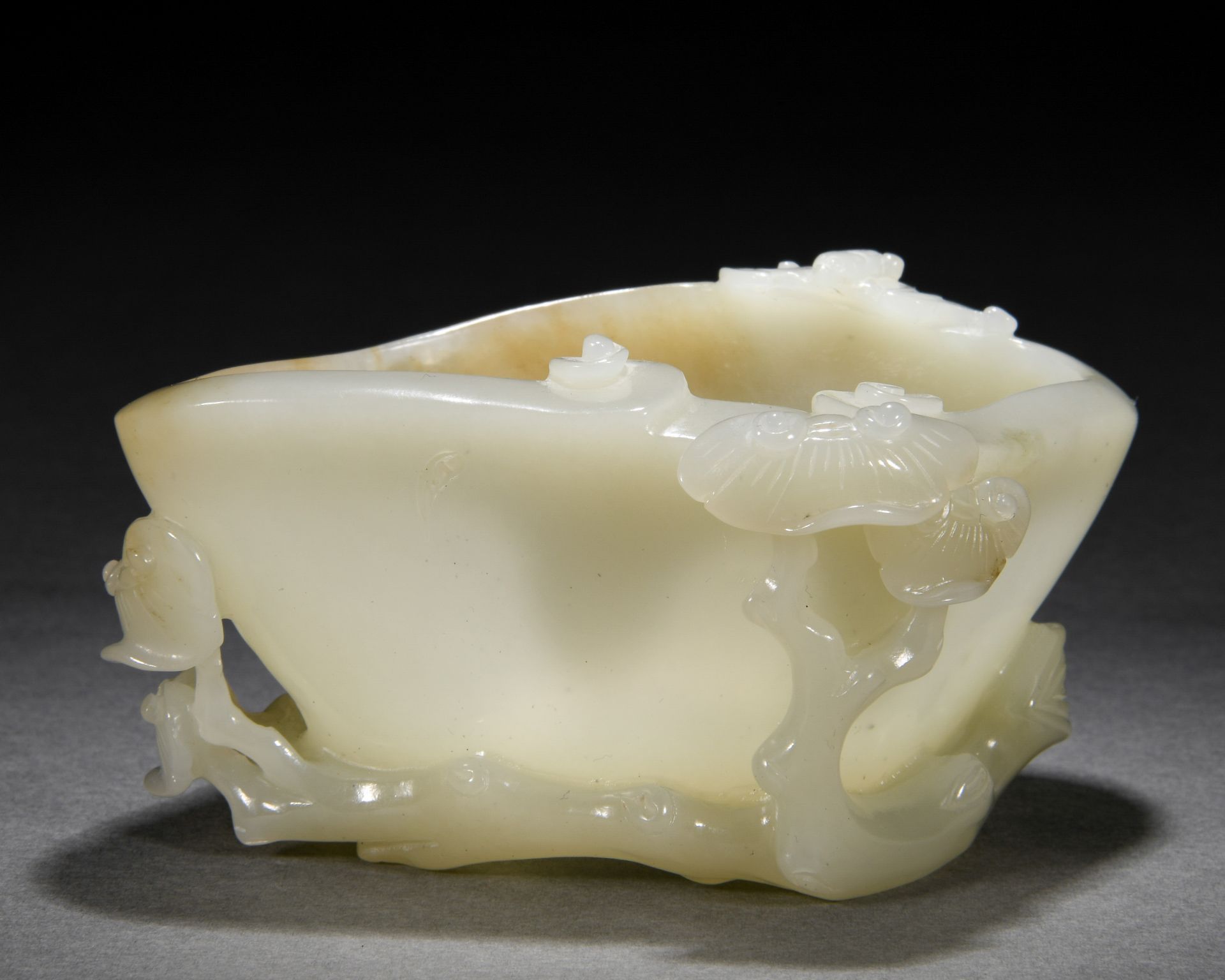 A Chinese Carved White Jade Washer - Image 3 of 8