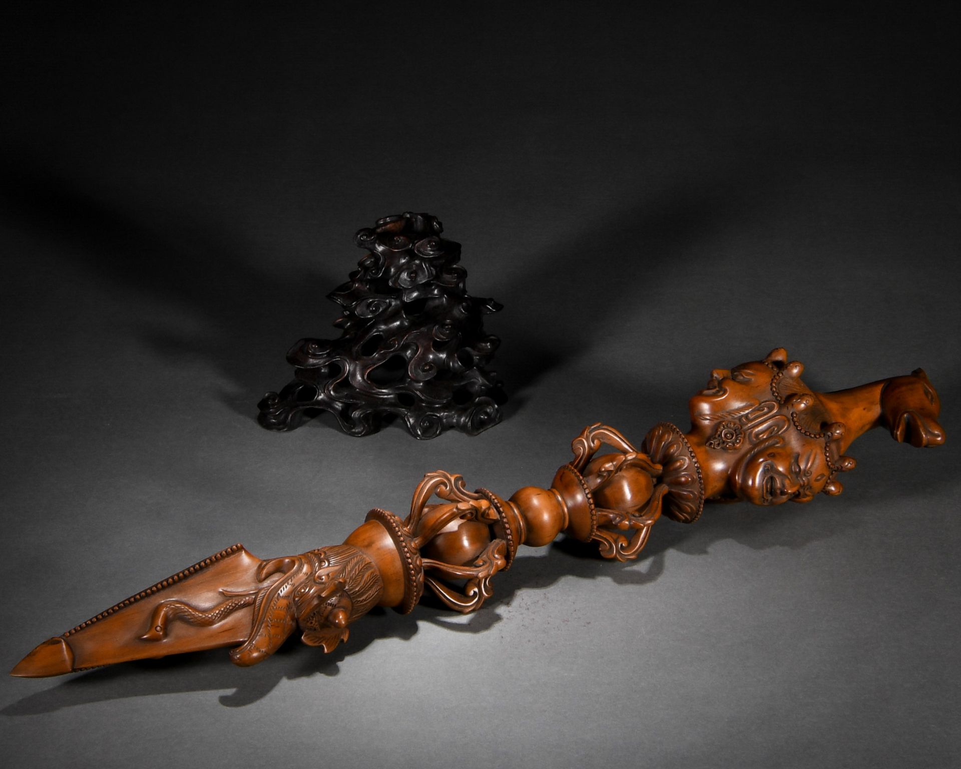 A Chinese Carved Boxwood Vajra - Image 9 of 9