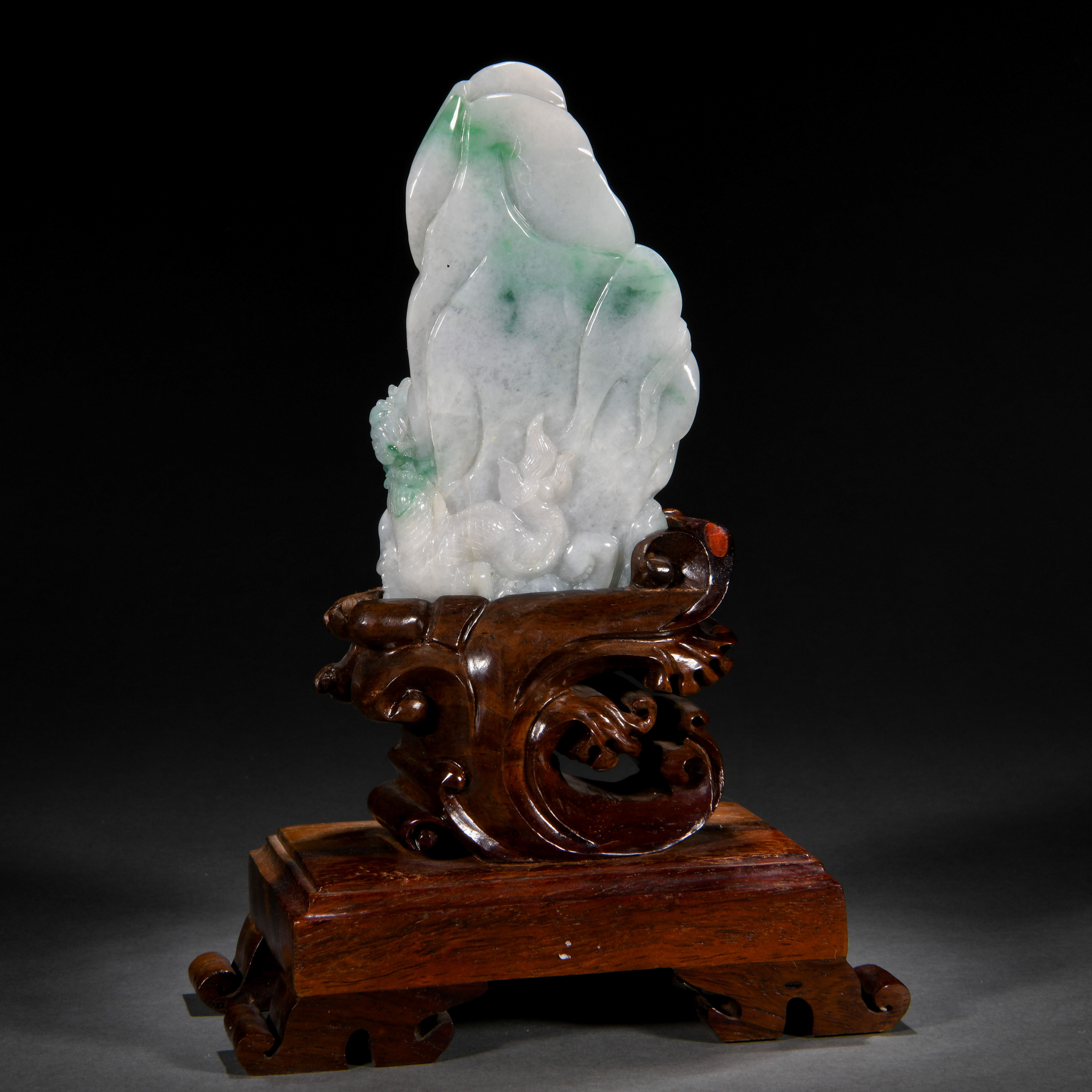 A Chinese Carved Jadeite Guanyin - Image 6 of 9