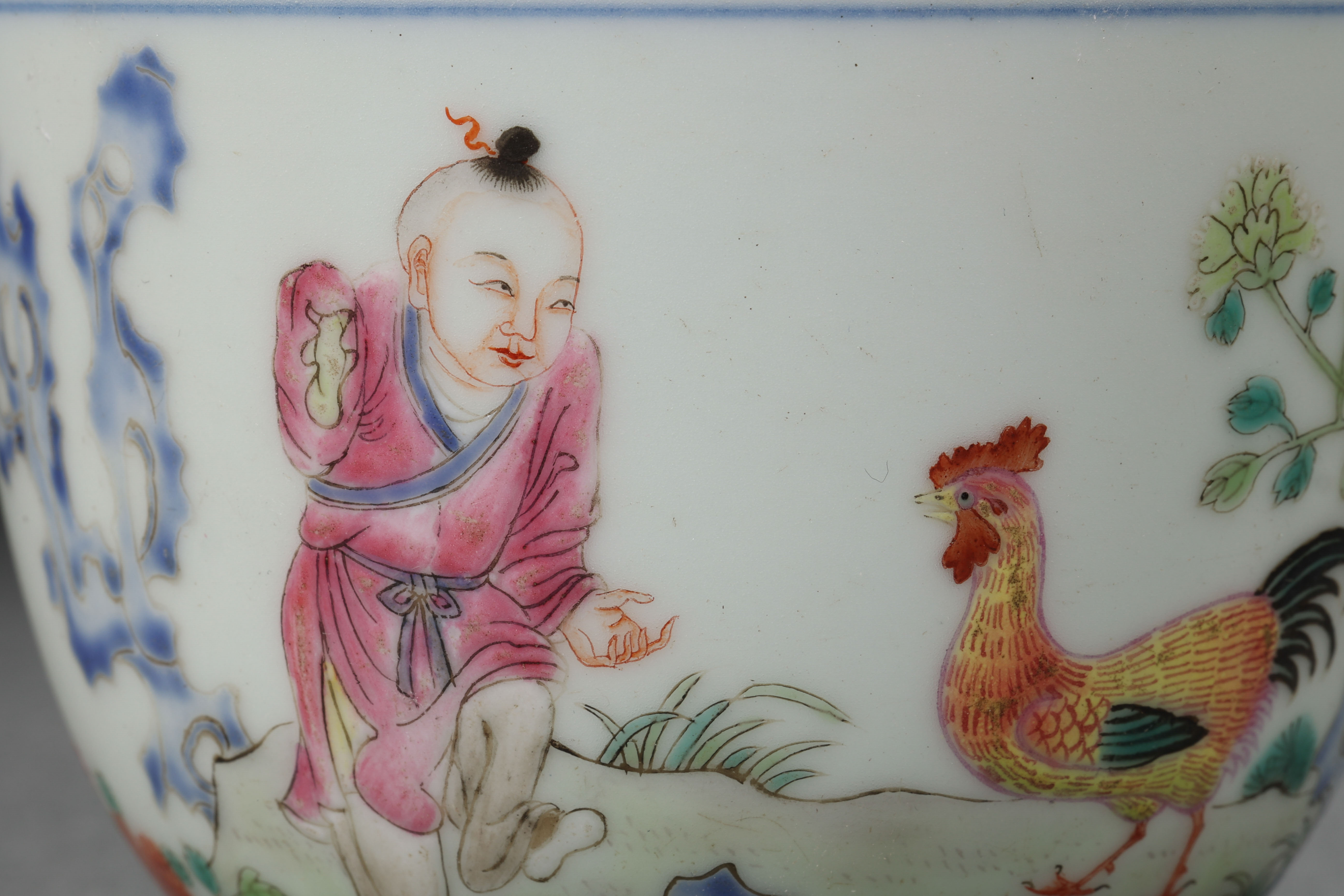 A Chinese Famille Rose Chicken Cup - Image 7 of 9