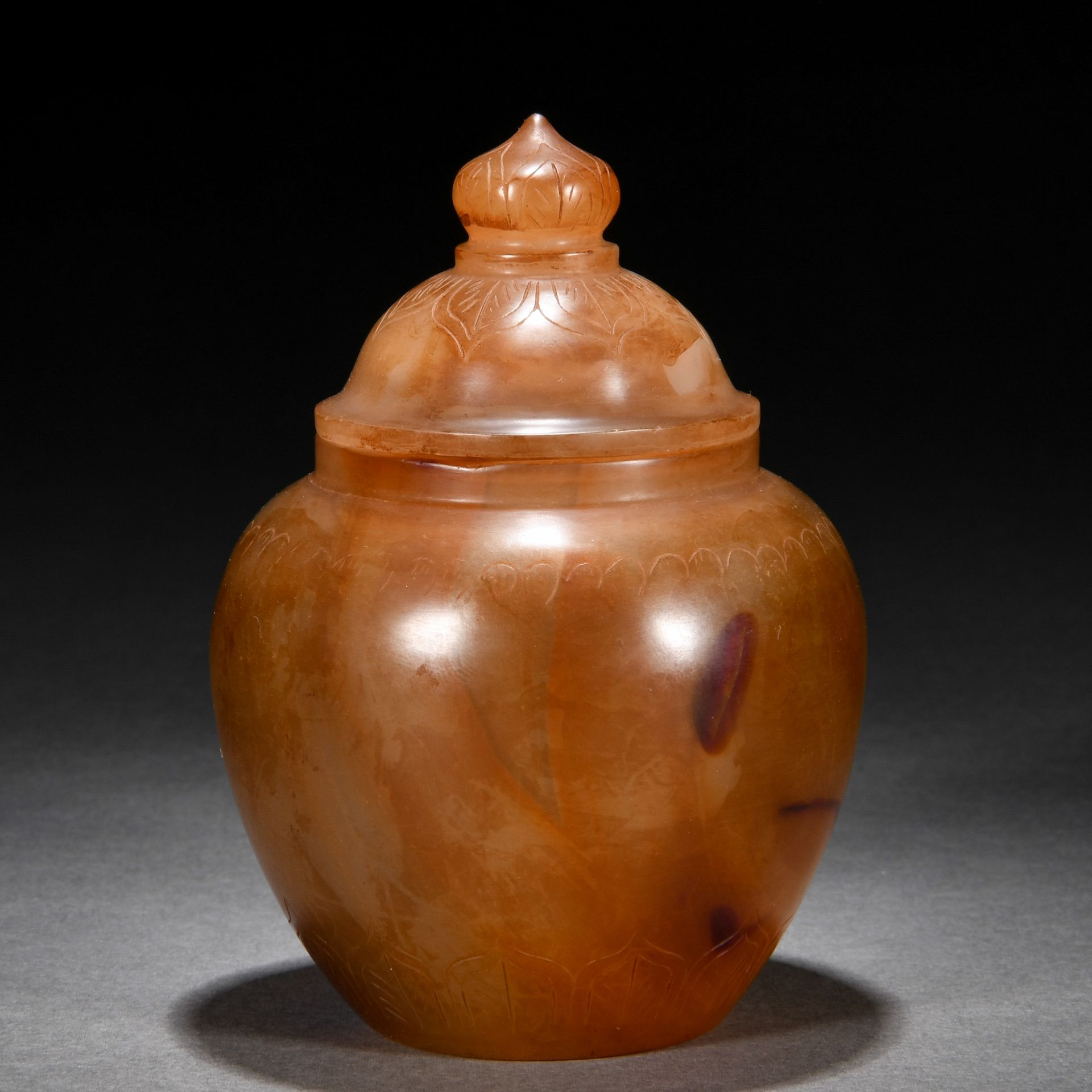 A Chinese Carved Agate Jar with Cover - Image 3 of 8