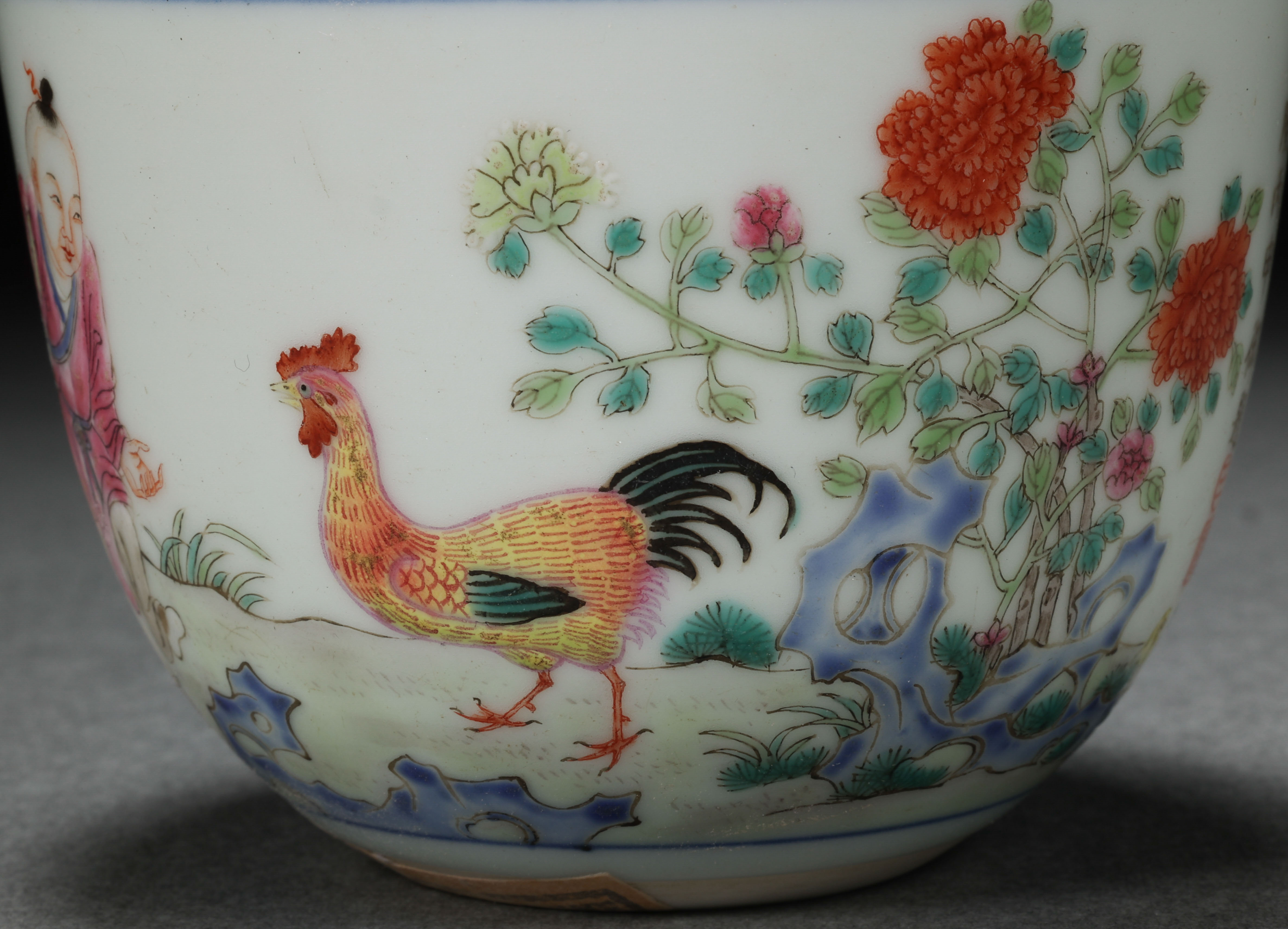 A Chinese Famille Rose Chicken Cup - Image 3 of 9