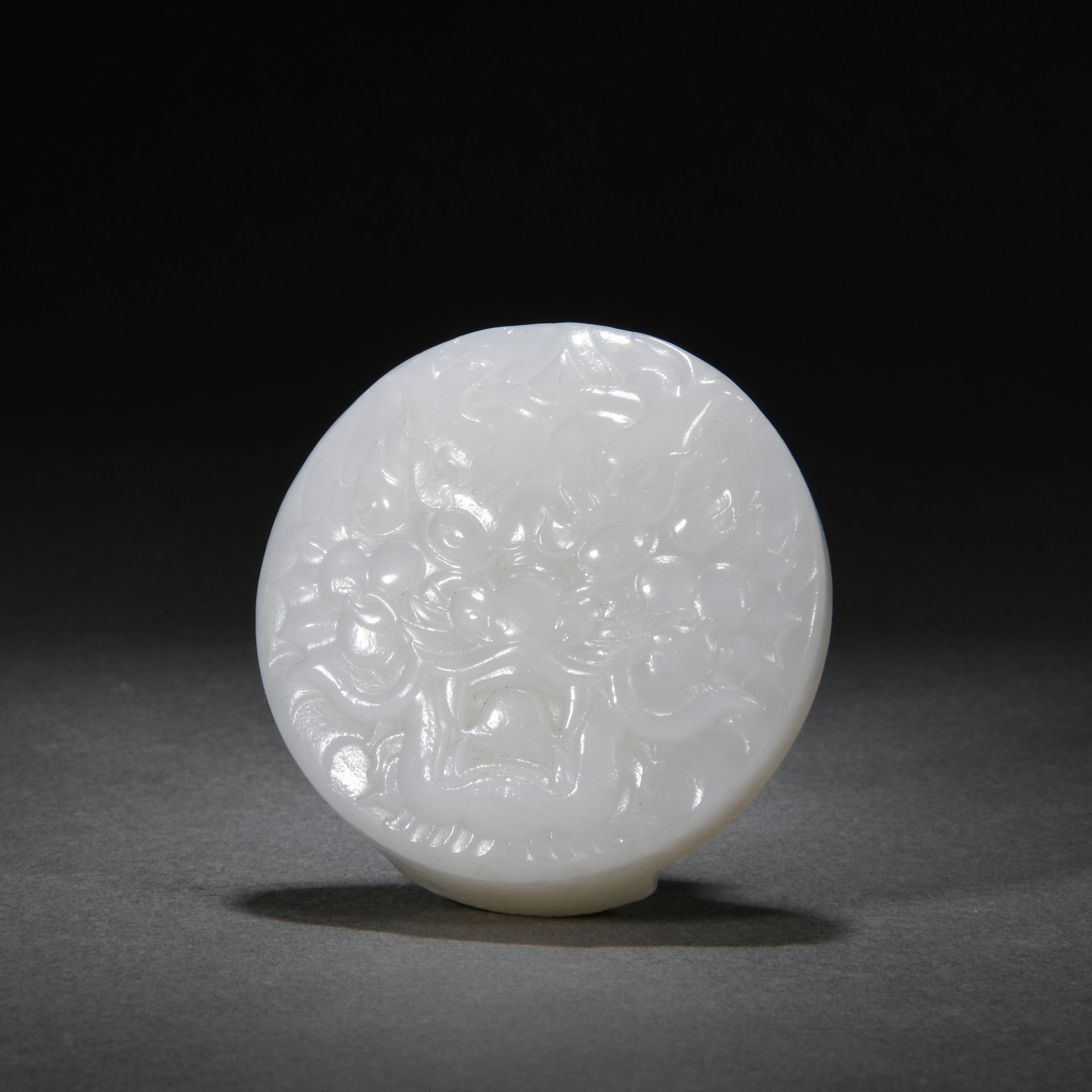 A Chinese Carved White Jade Belthook - Image 2 of 7