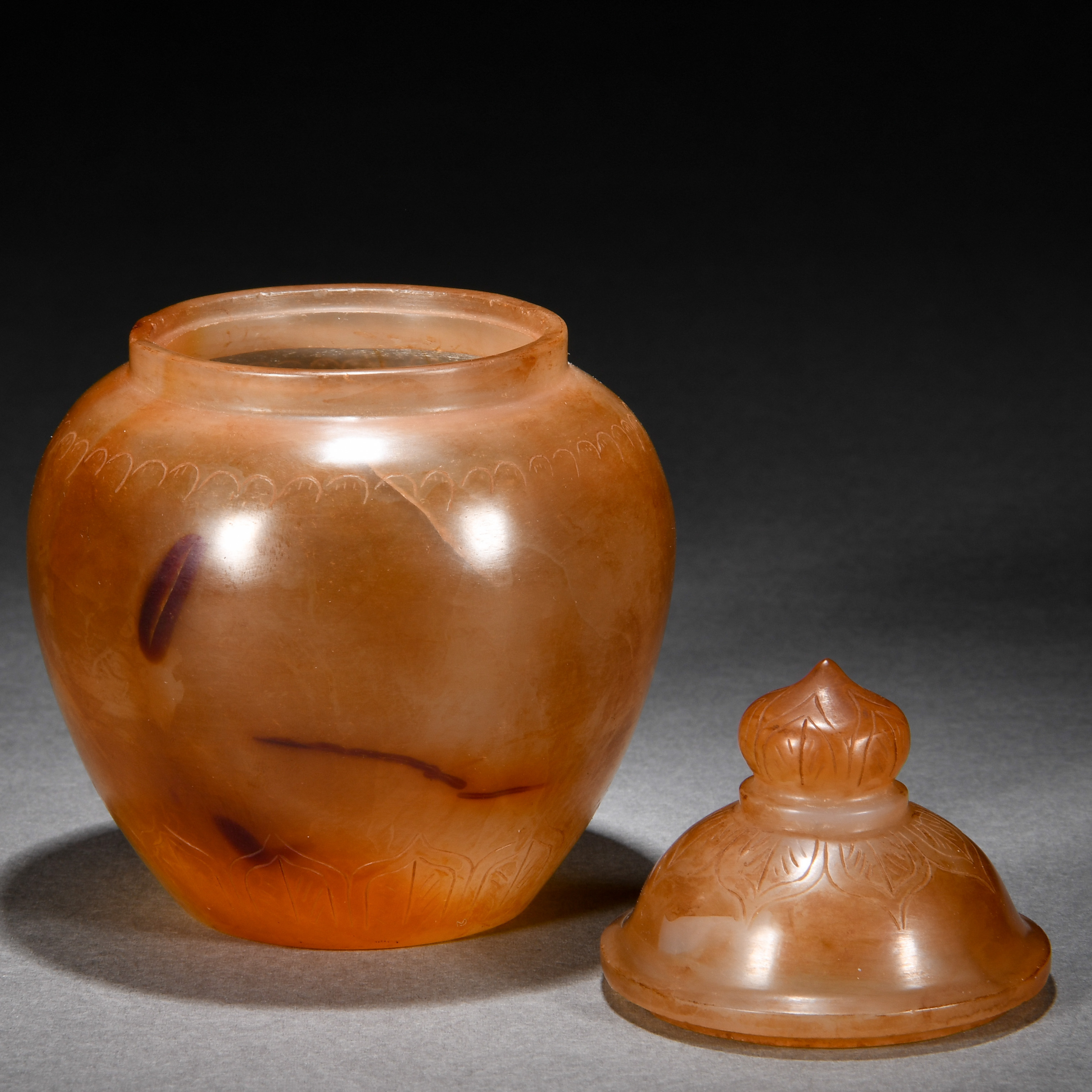 A Chinese Carved Agate Jar with Cover - Image 4 of 8
