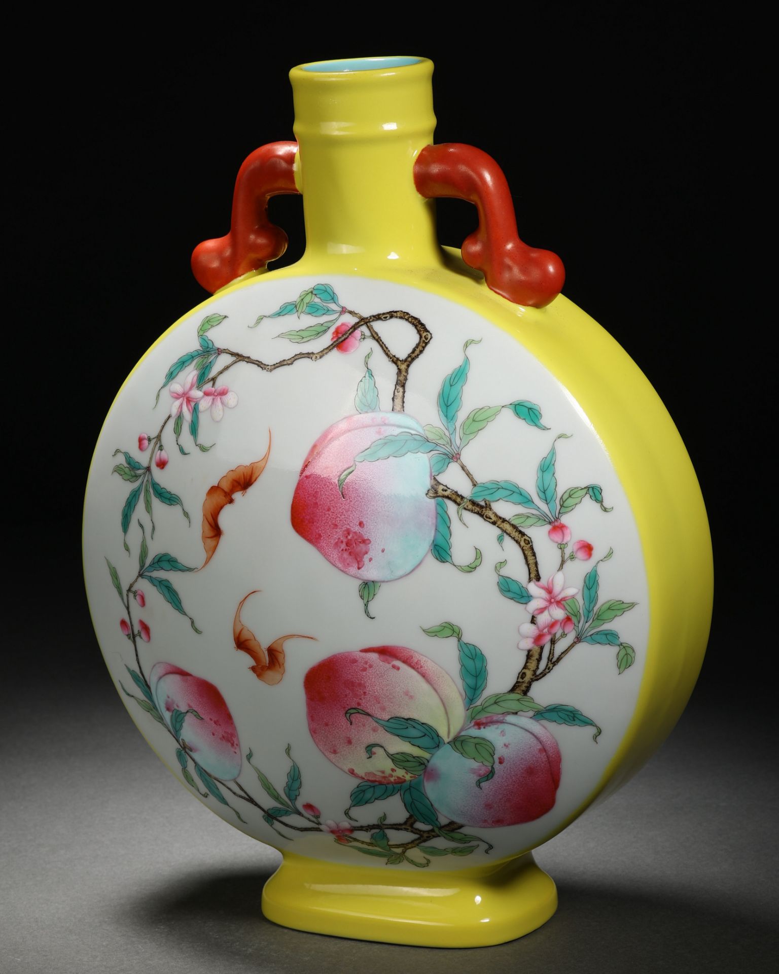 A Chinese Famille Rose Peaches Moon Flask - Bild 5 aus 10