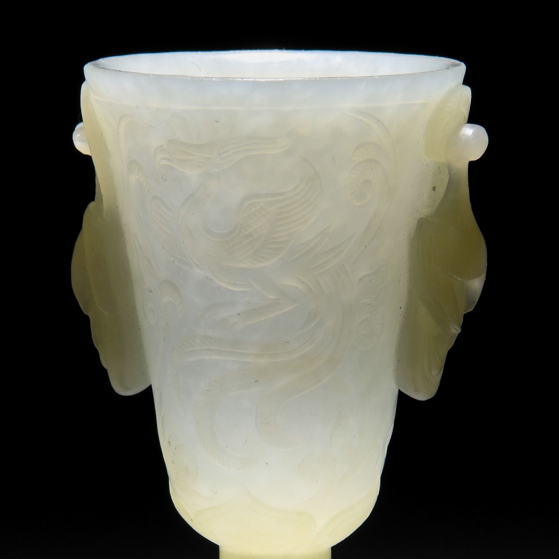 A Chinese Carved White Jade Wine Cup - Bild 6 aus 8