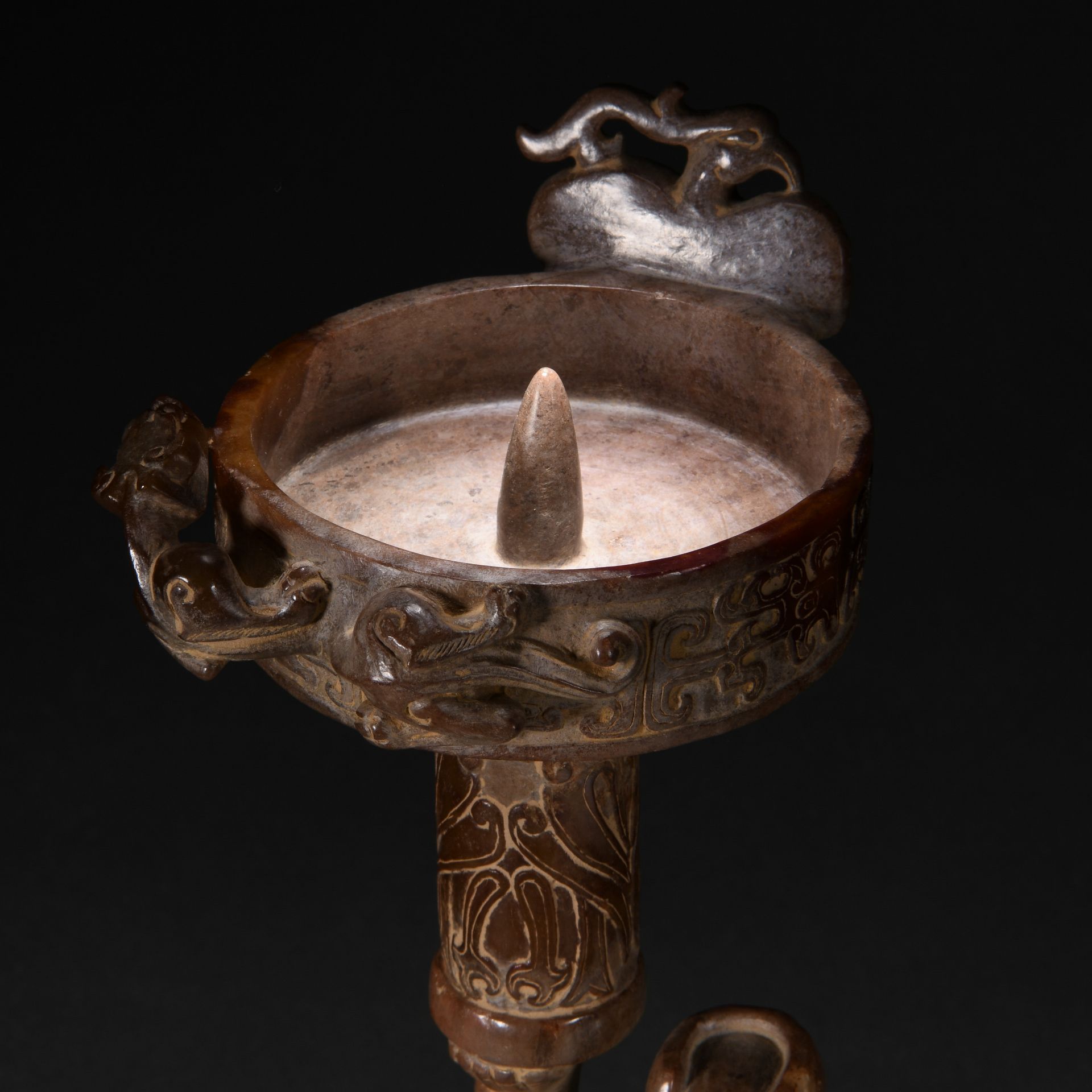 A Chinese Carved Jade Lampholder - Image 10 of 11