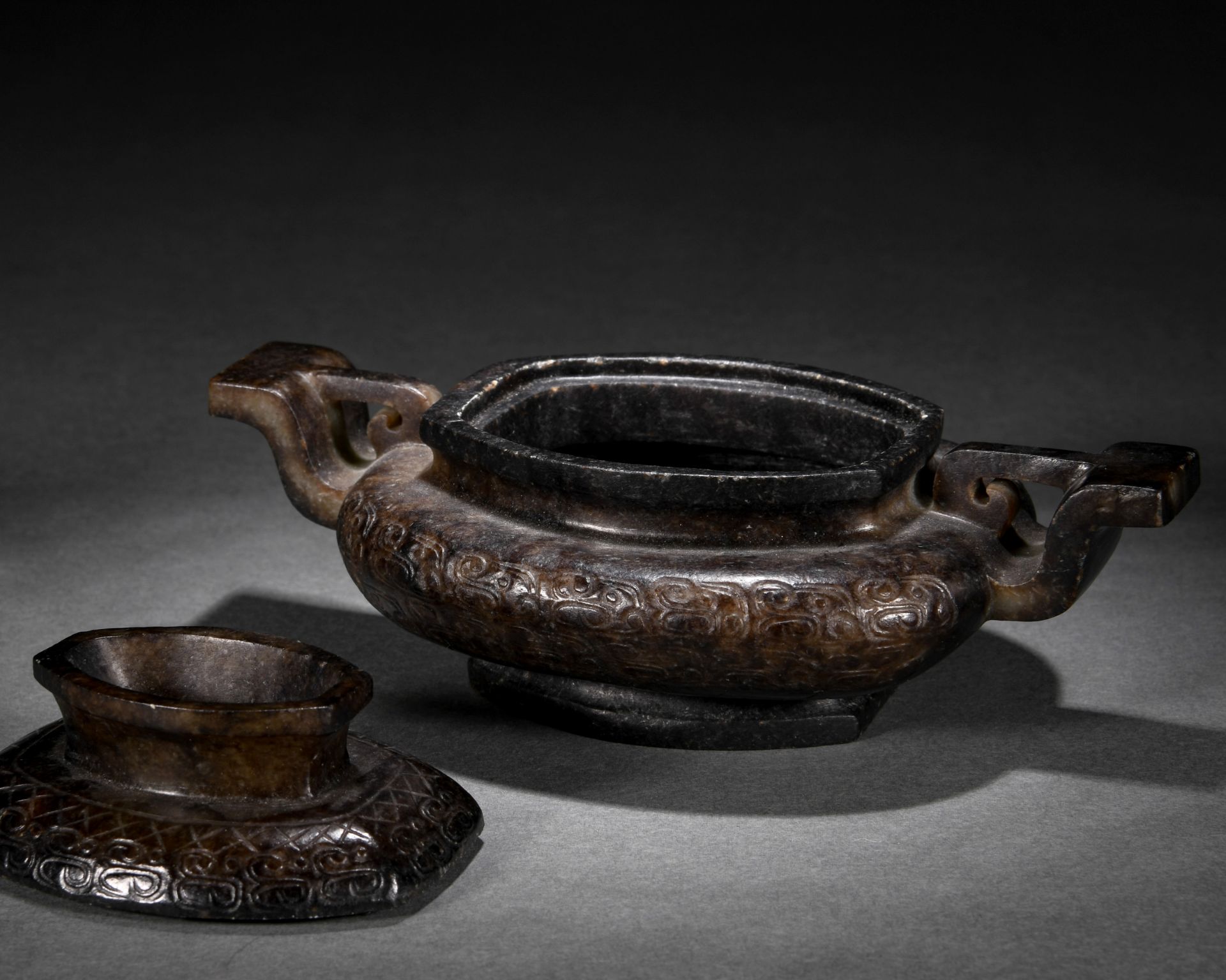 A Chinese Carved Jade Censer with Cover - Image 6 of 8