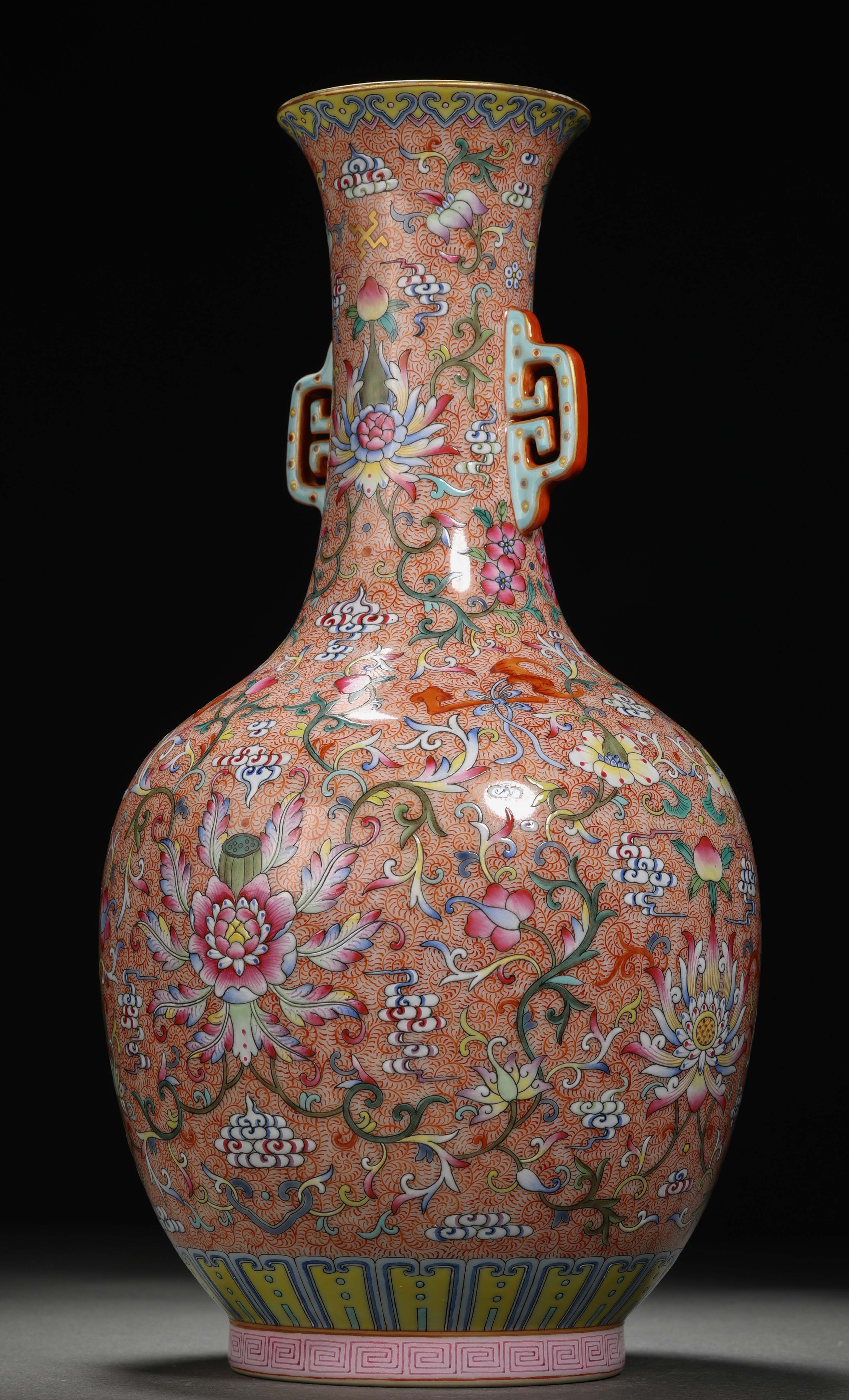 A Chinese Famille Rose Lotus Scrolls Vase - Image 6 of 11