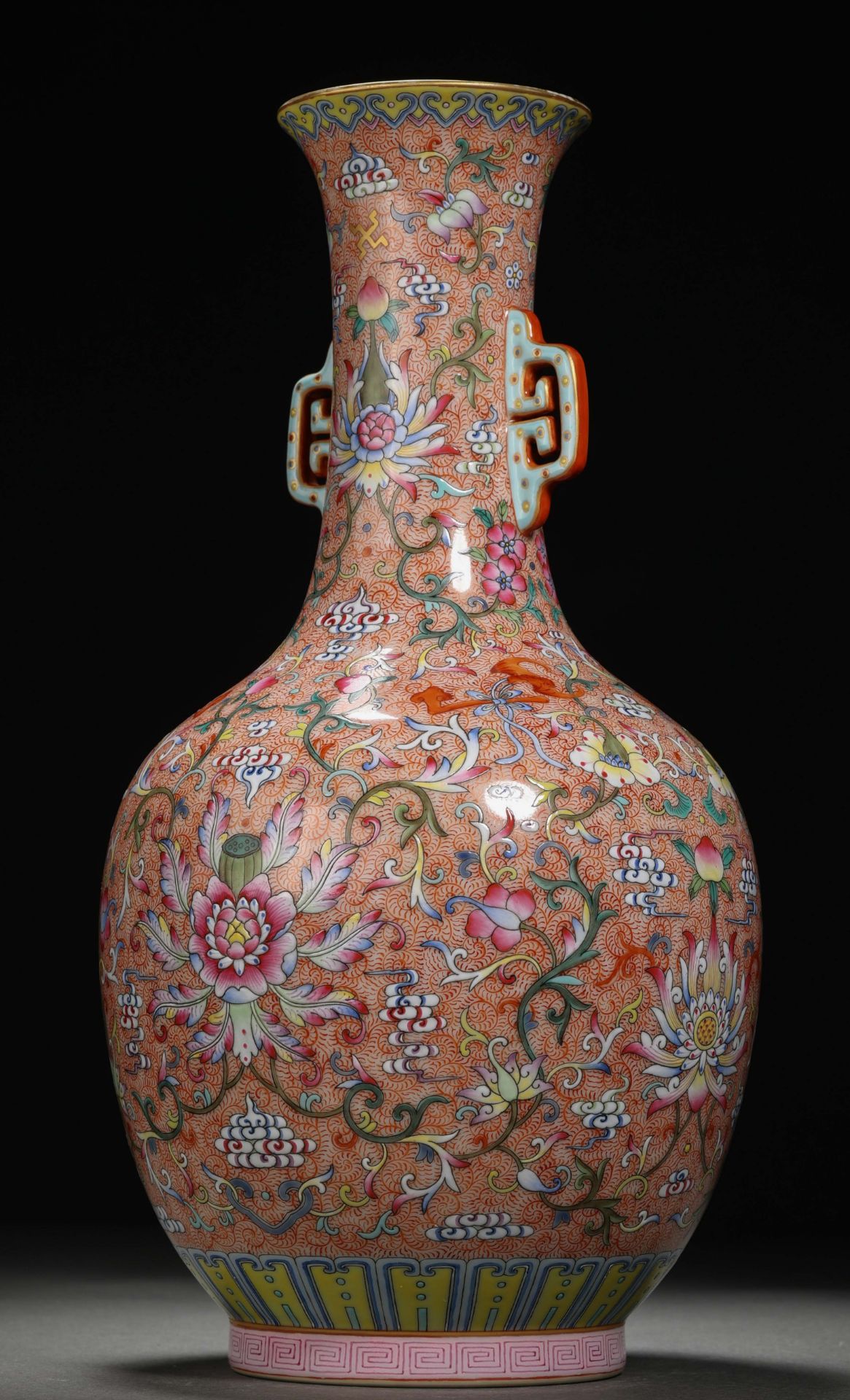 A Chinese Famille Rose Lotus Scrolls Vase - Bild 6 aus 11