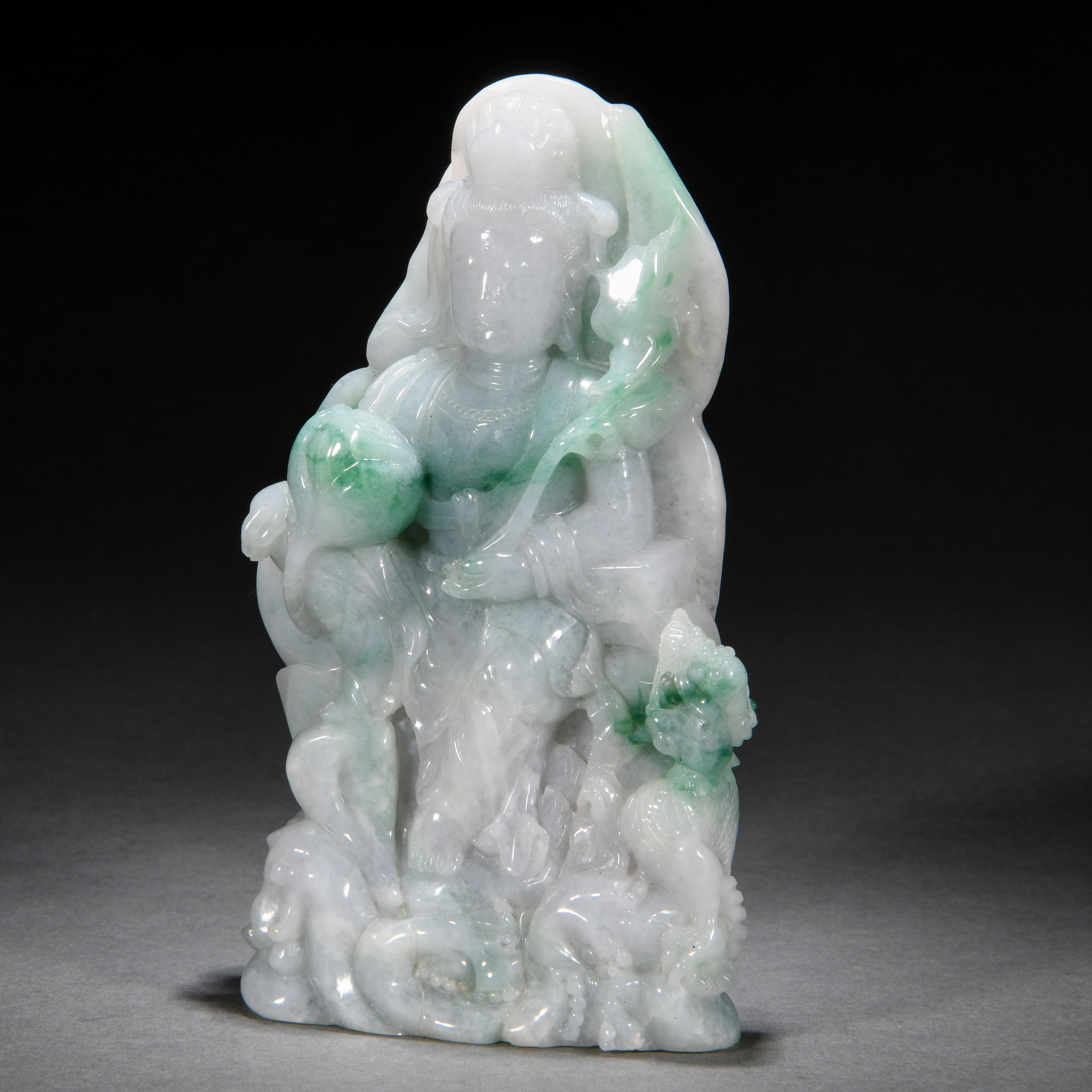 A Chinese Carved Jadeite Guanyin - Image 8 of 9