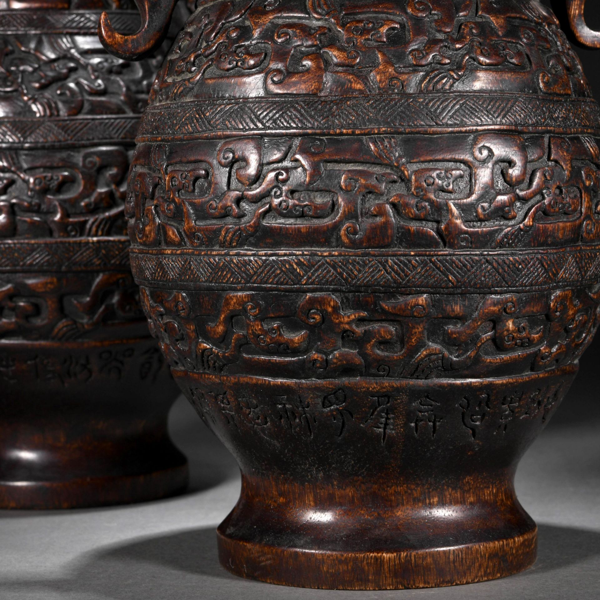 Pair Chinese Carved Rosewood Chilong Vases - Bild 11 aus 12