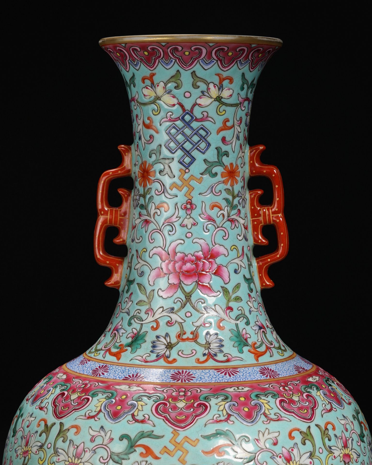 A Chinese Famille Rose Lotus Scrolls Vase - Image 2 of 13