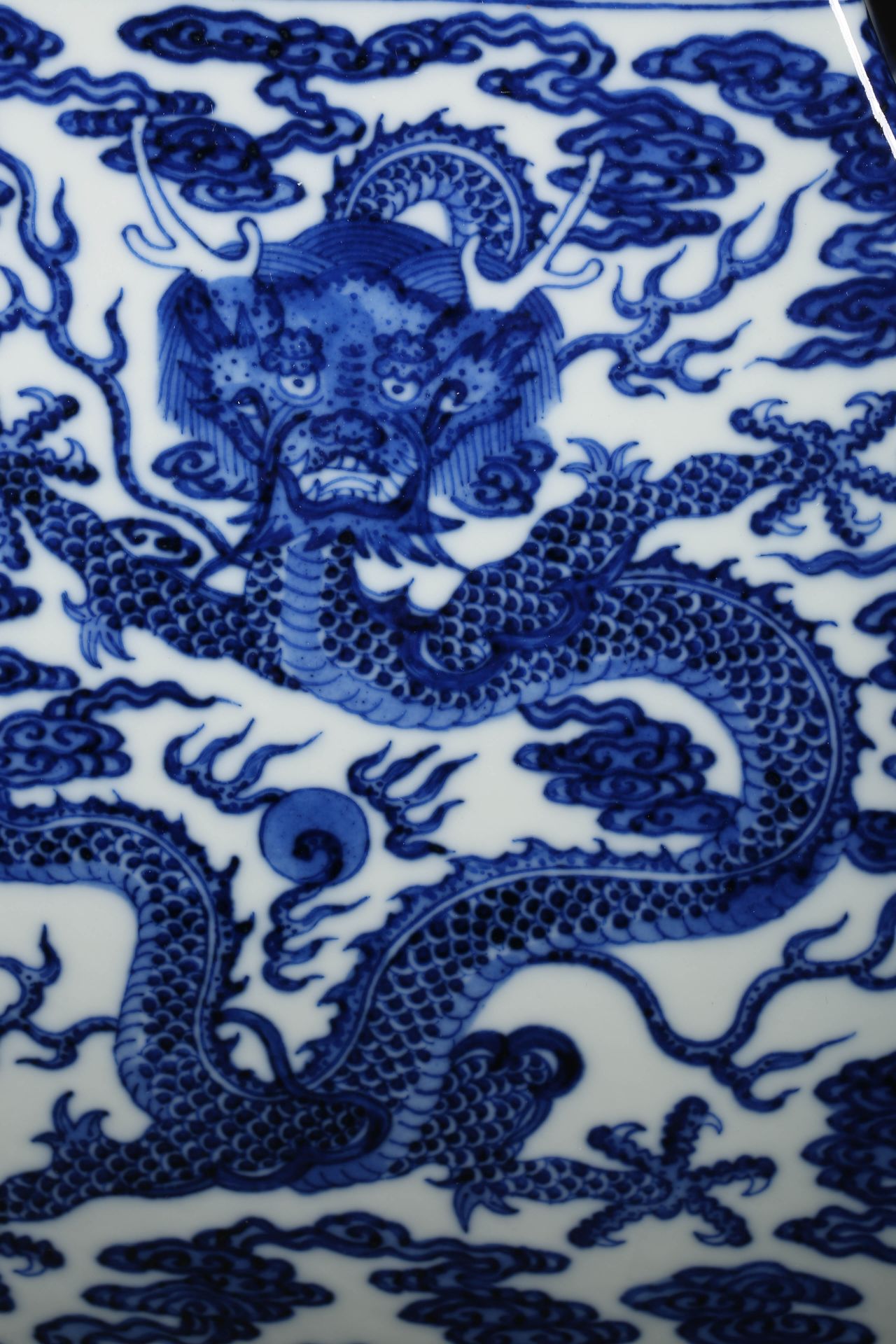 A Chinese Blue and White Dragon and Phoenix Vase Qianlong Mark - Bild 6 aus 11