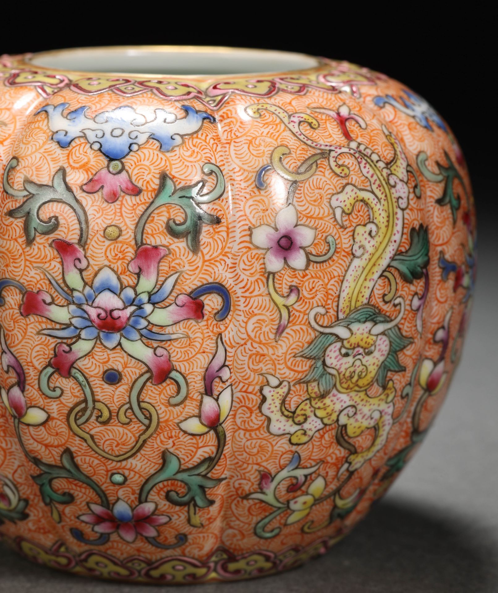 A Chinese Famille Rose and Gilt Chilong Jar - Image 4 of 7