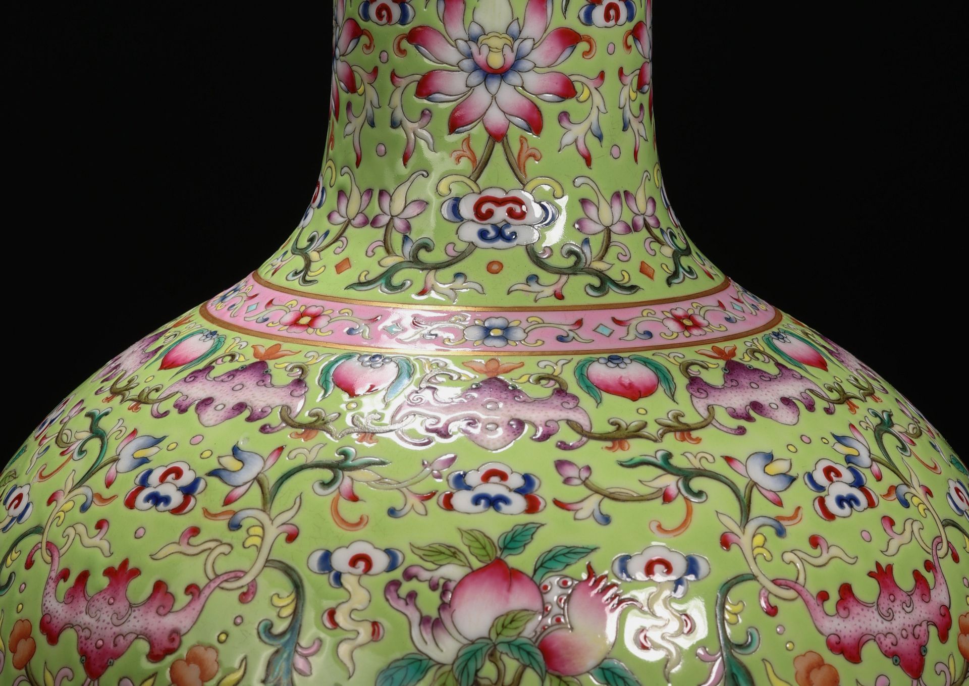 A Chinese Famille Rose Globular Vase - Bild 3 aus 13