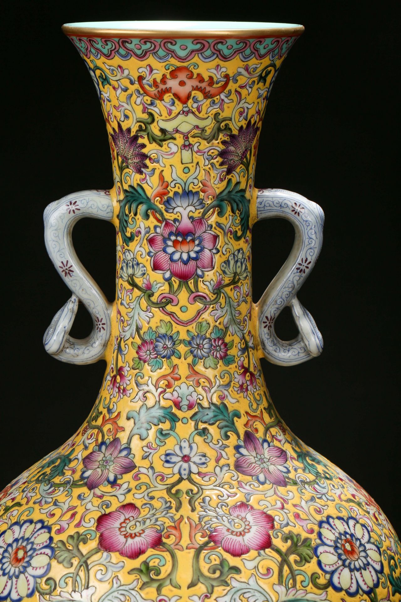 A Chinese Yellow Ground and Famille Rose Bottle Vase - Bild 2 aus 10