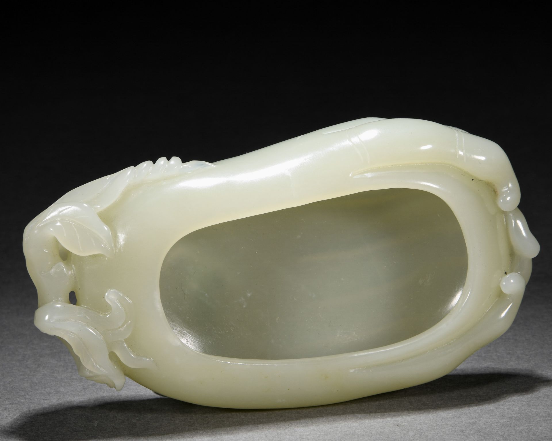 A Chinese Carved White Jade Washer - Image 6 of 7