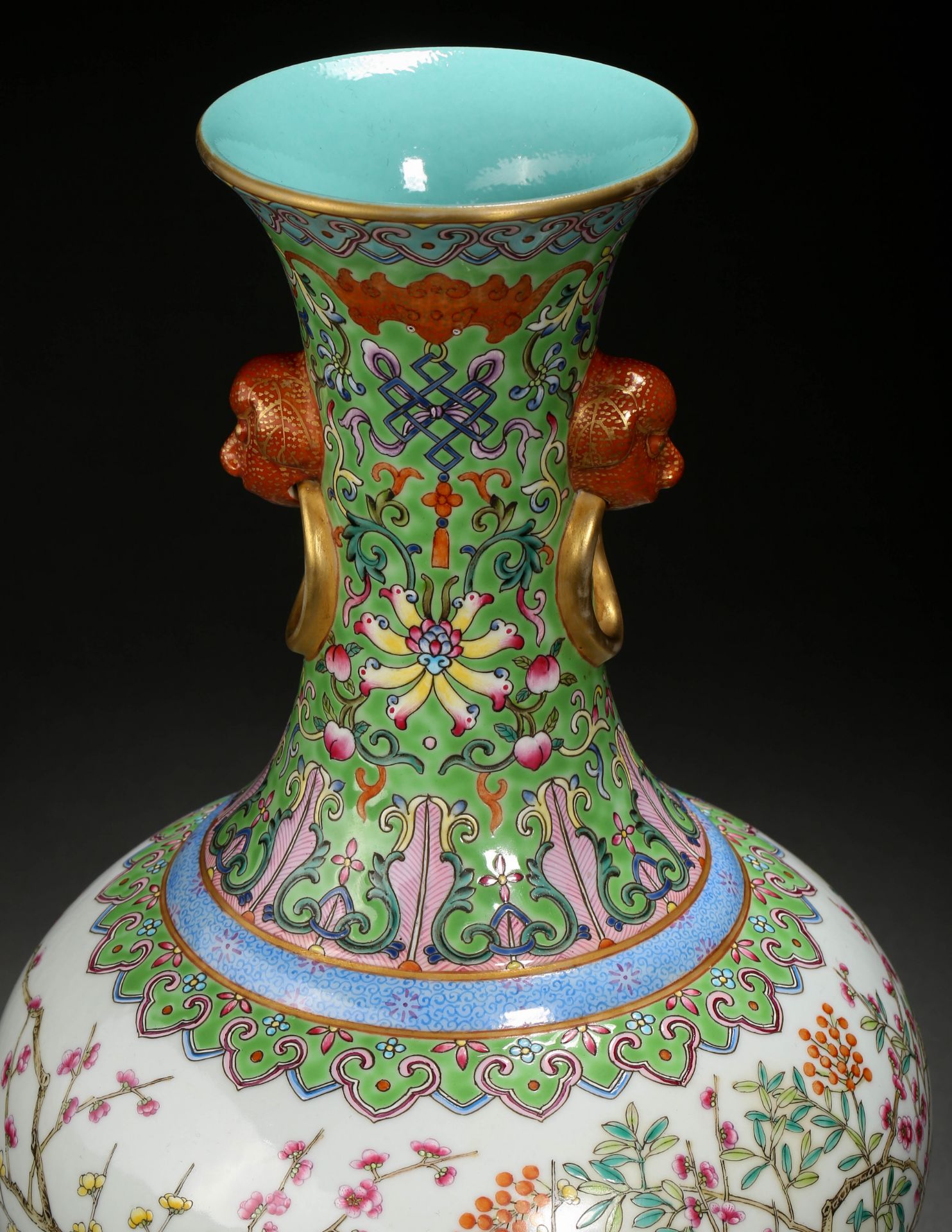 A Chinese Famille Rose Florette and Rock Vase - Bild 4 aus 11