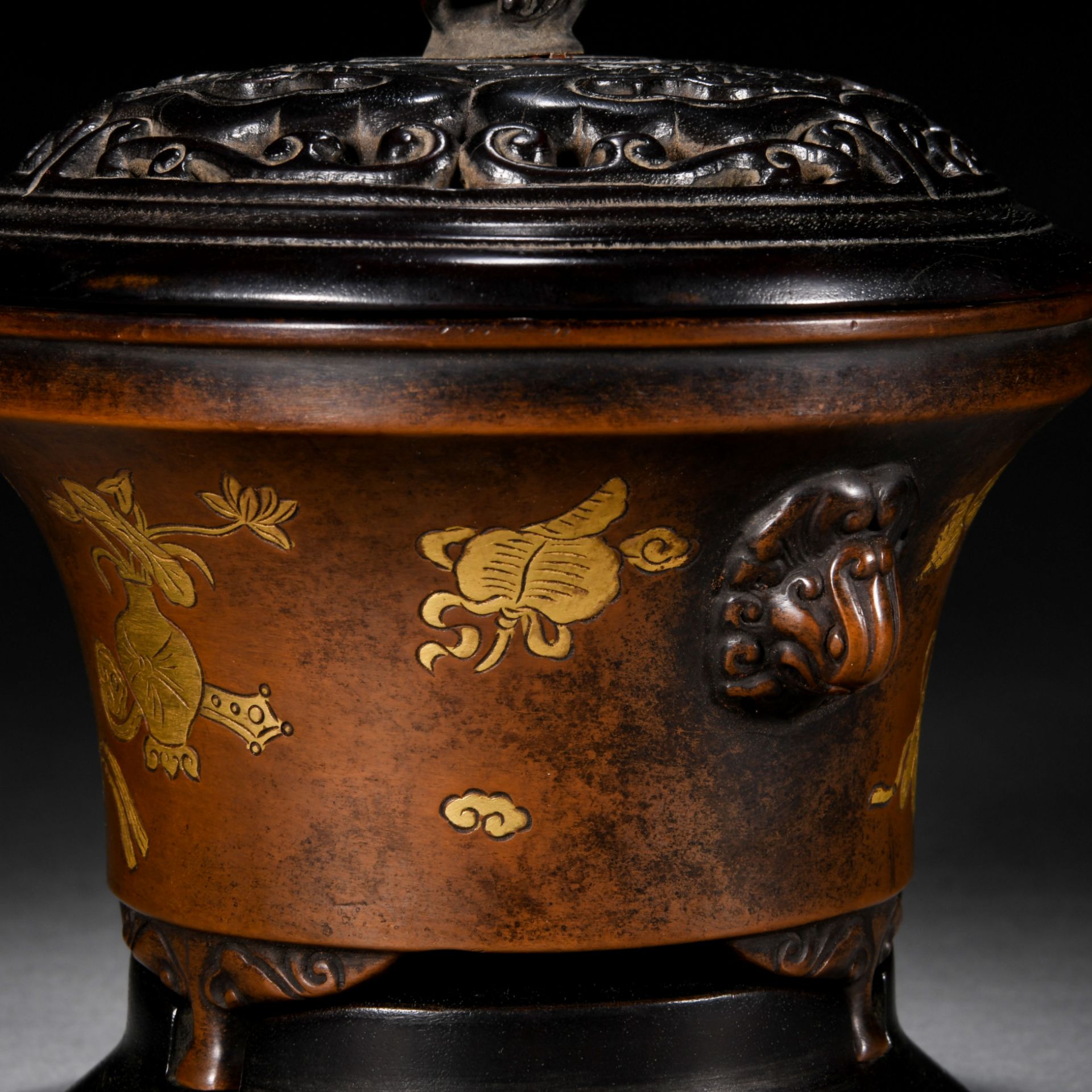 A Chinese Bronze Partly Gilt Censer with Cover - Bild 7 aus 11