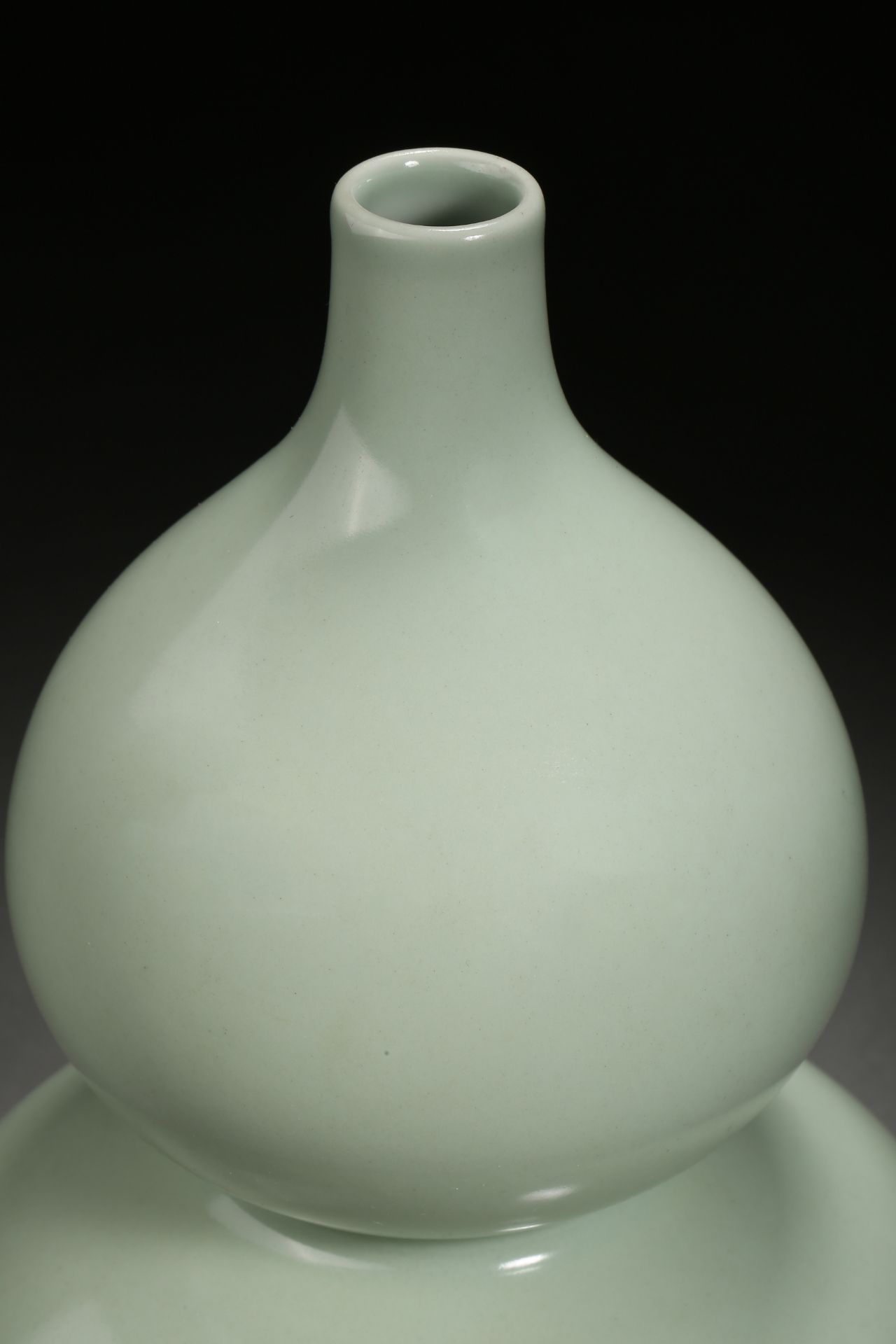 A Chinese Celadon Glaze Double Gourds Vase - Bild 4 aus 7