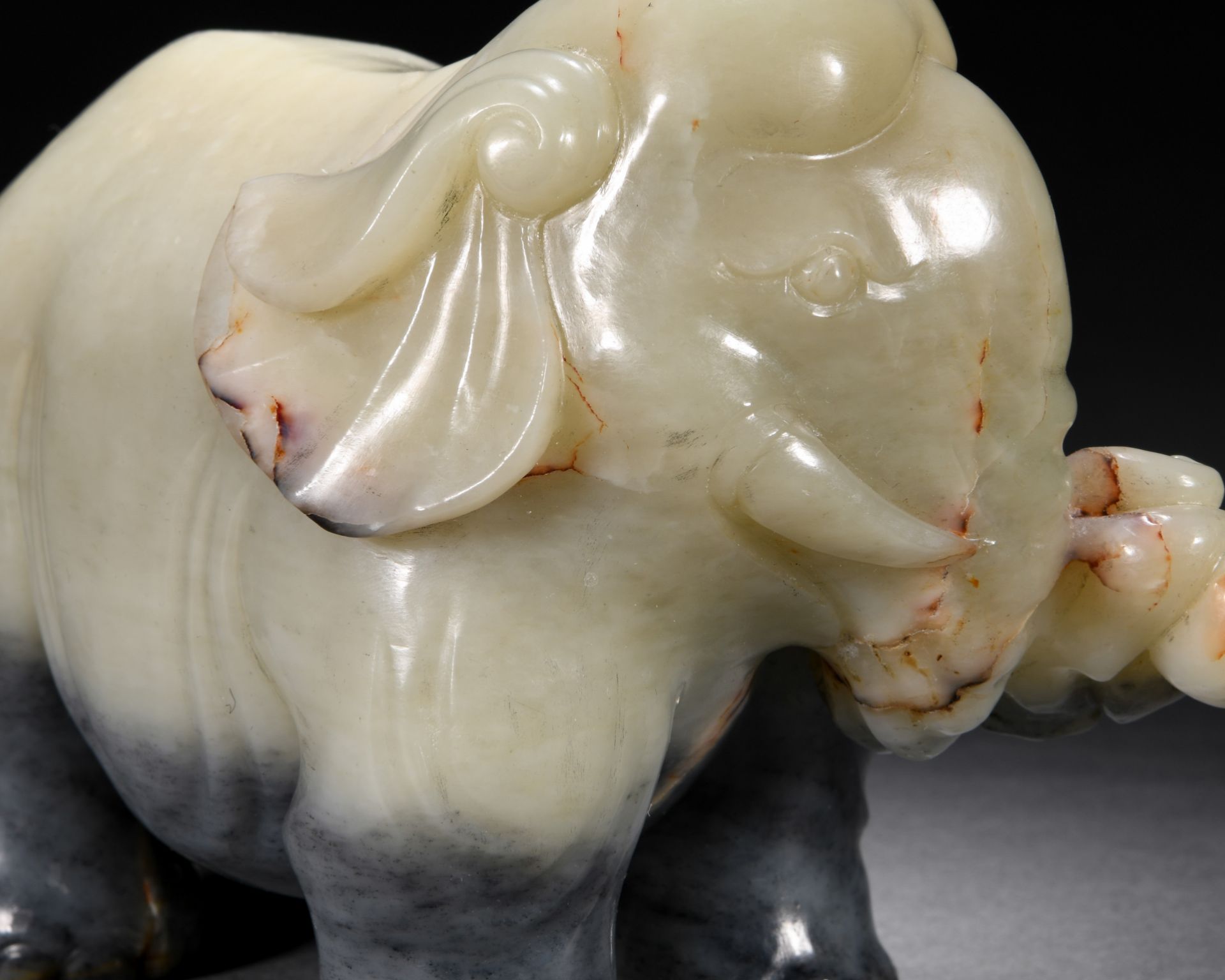 A Chinese Carved Jade Elephant - Image 7 of 8