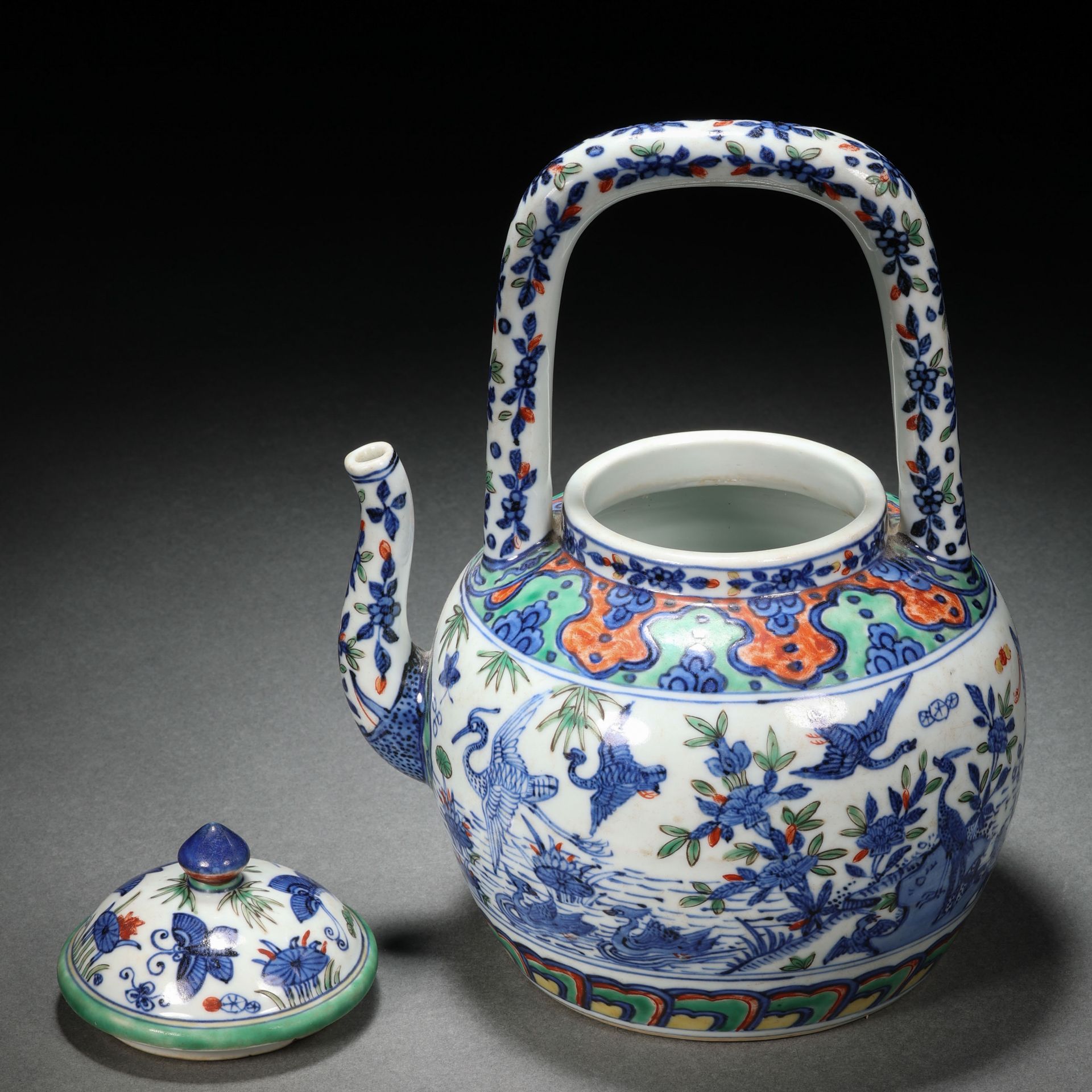 A Chinese Famille Verte Lotus Pond Teapot - Bild 8 aus 12