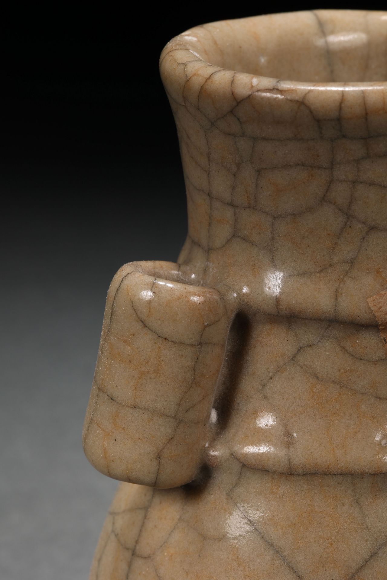 A Chinese Ge-ware Crackle Arrow Vase - Image 7 of 10